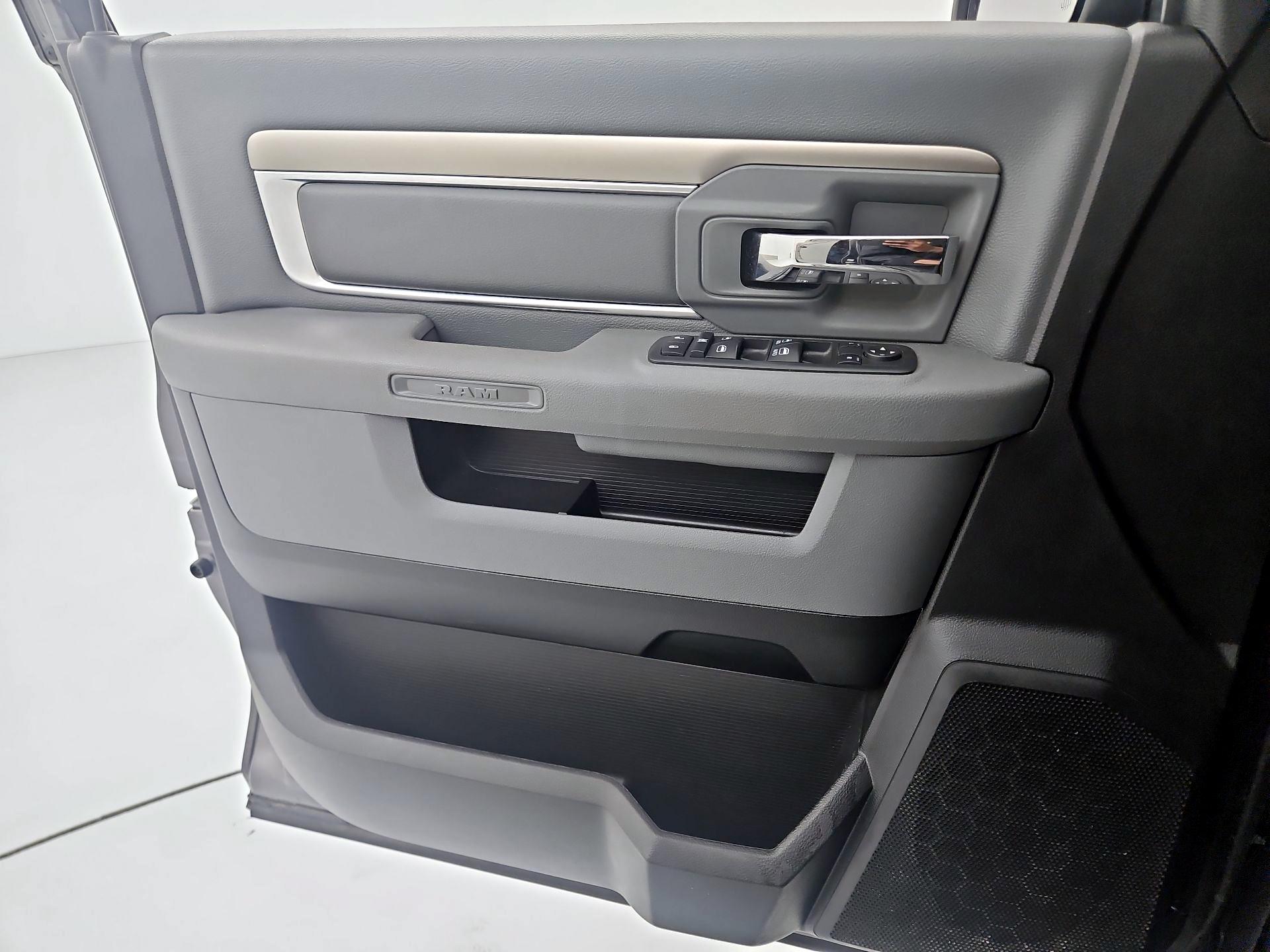 Thumbnail: 2020 RAM 1500 Classic - 12