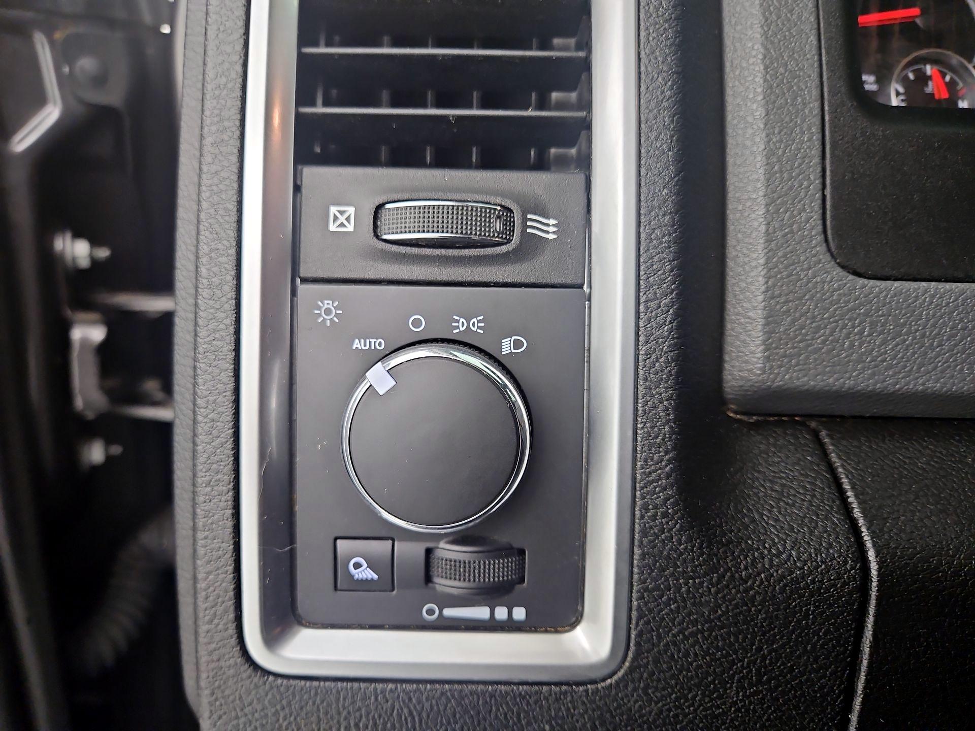 Thumbnail: 2020 RAM 1500 Classic - 13