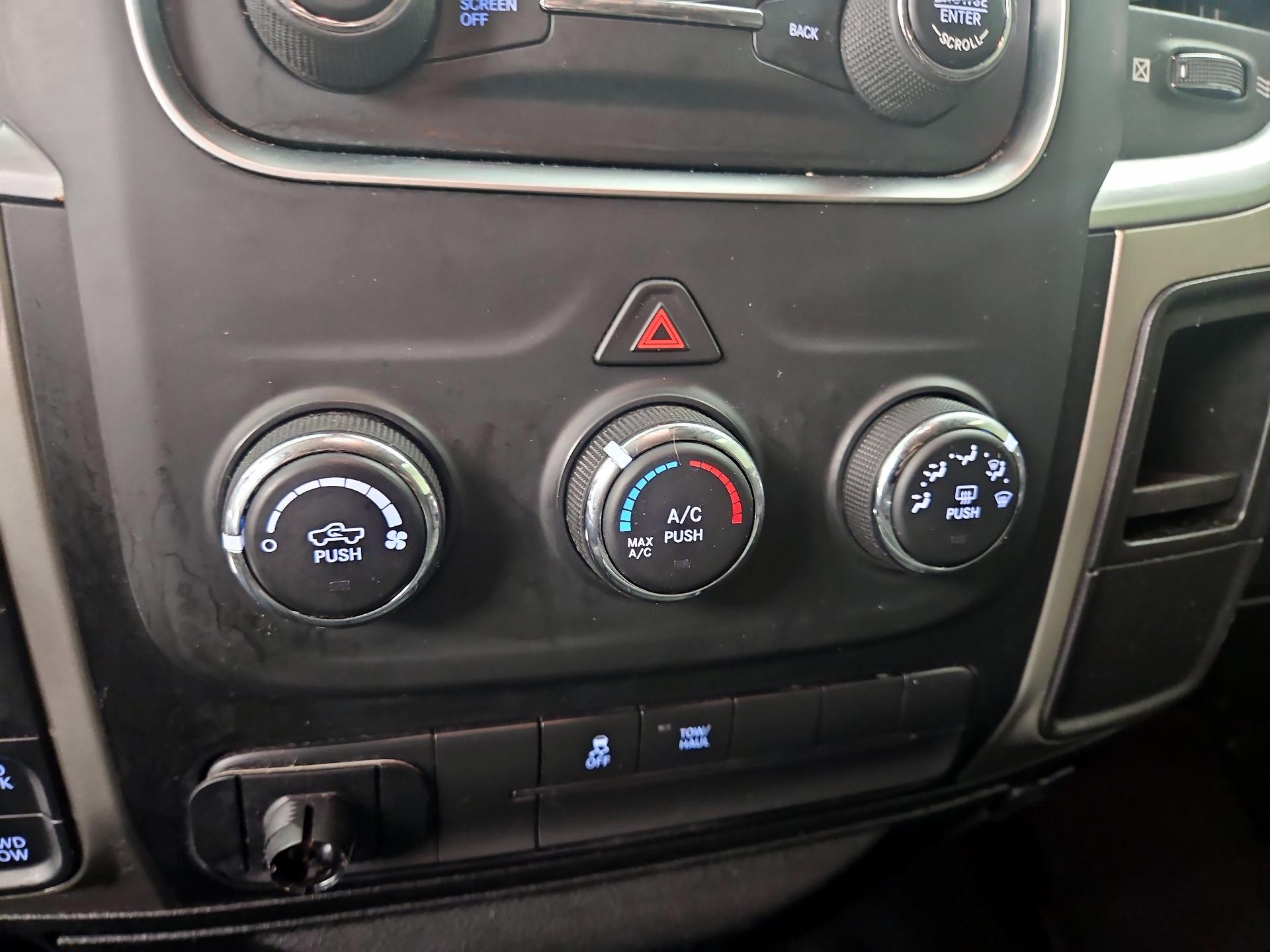 Thumbnail: 2020 RAM 1500 Classic - 16