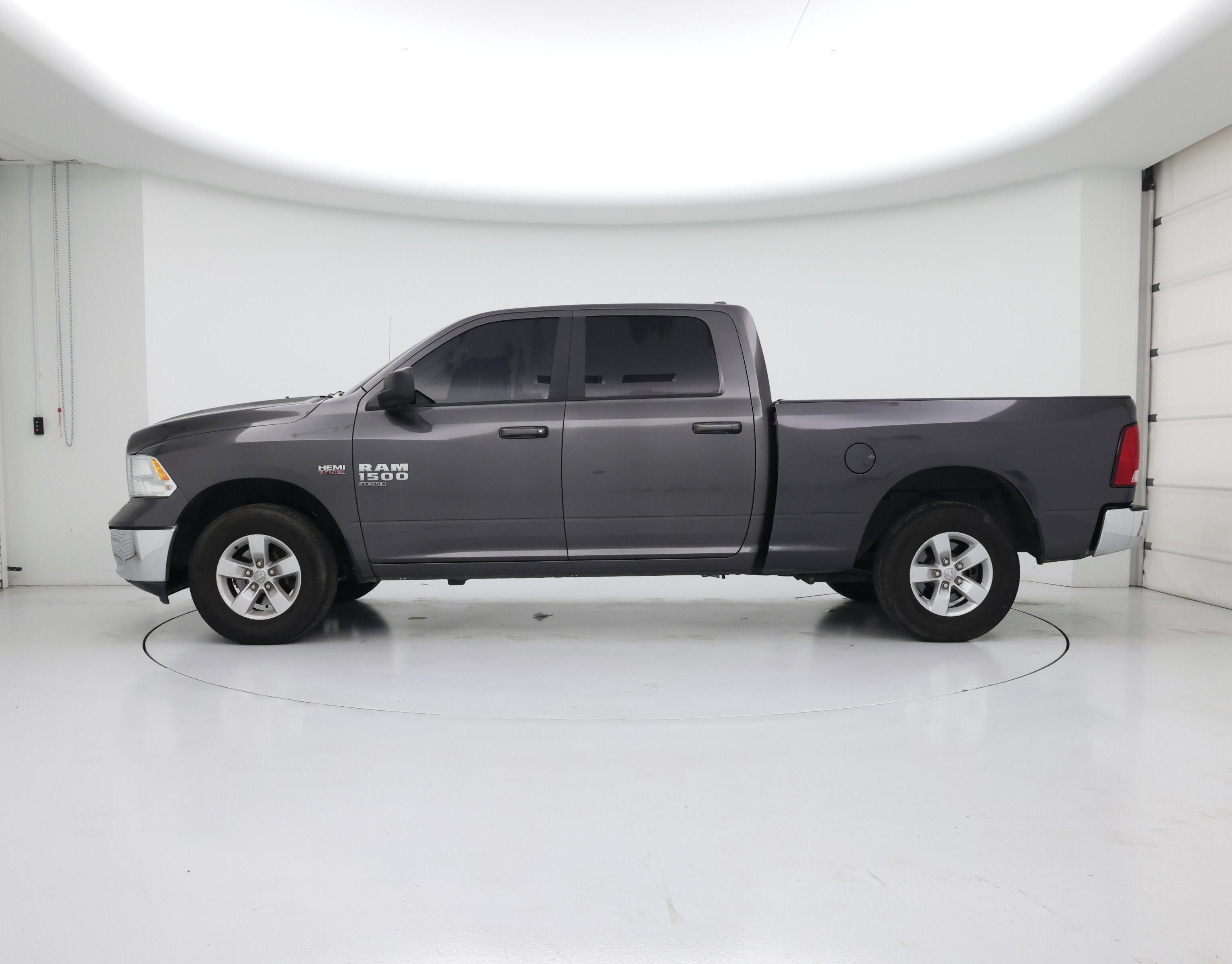 Thumbnail: 2020 RAM 1500 Classic - 3