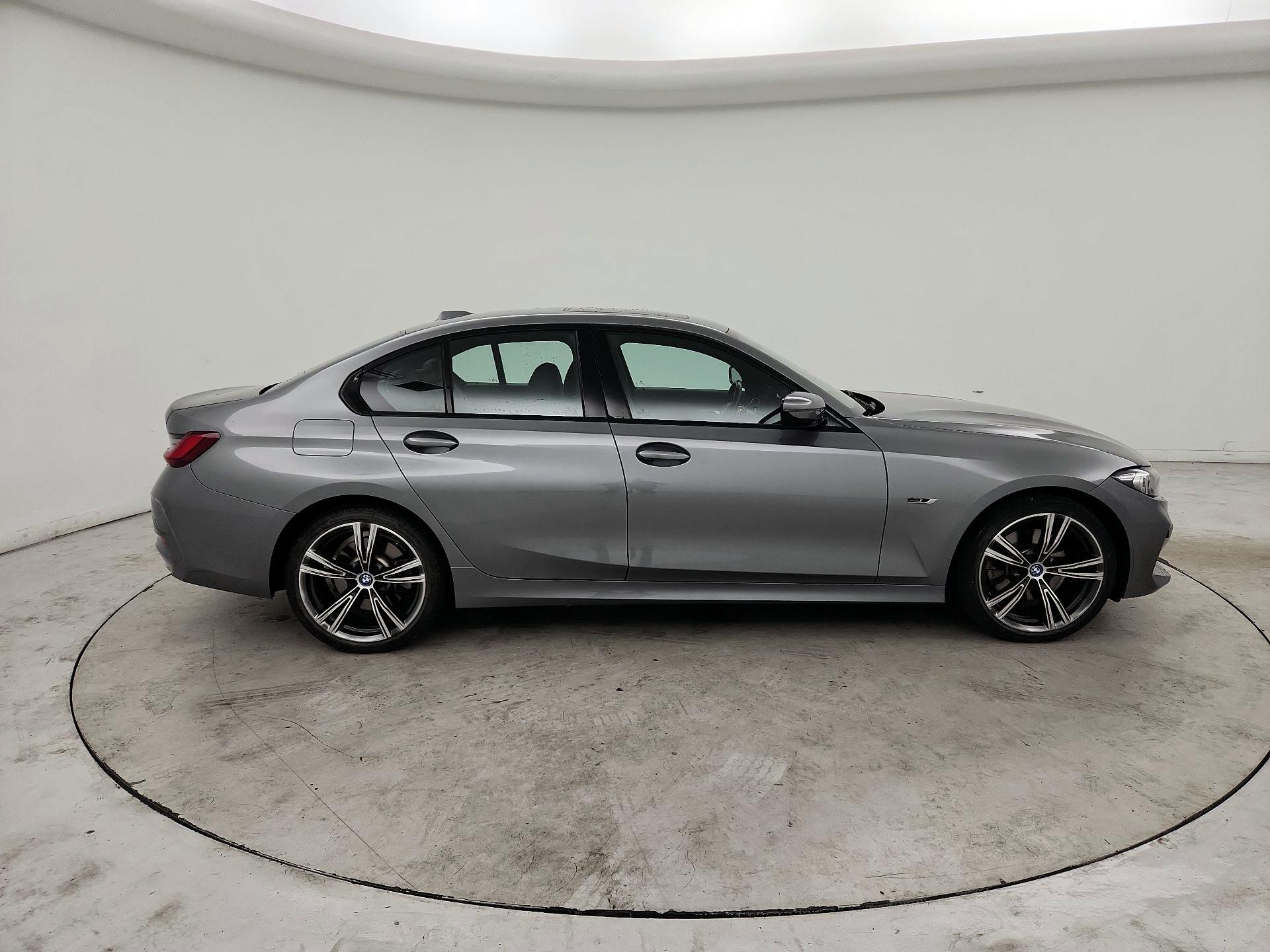 Thumbnail: 2023 BMW 3 Series - 4