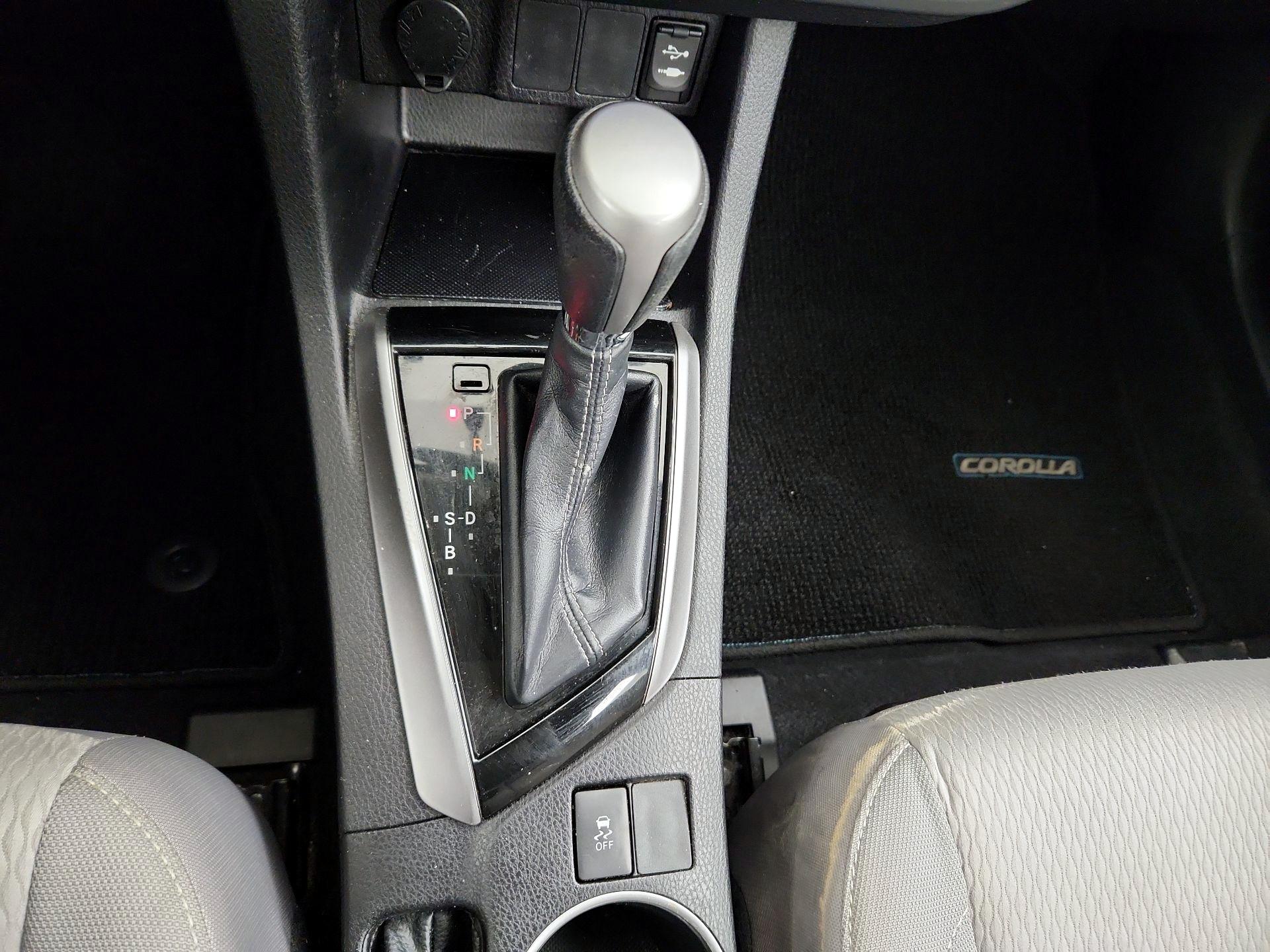 Thumbnail: 2015 Toyota Corolla - 15