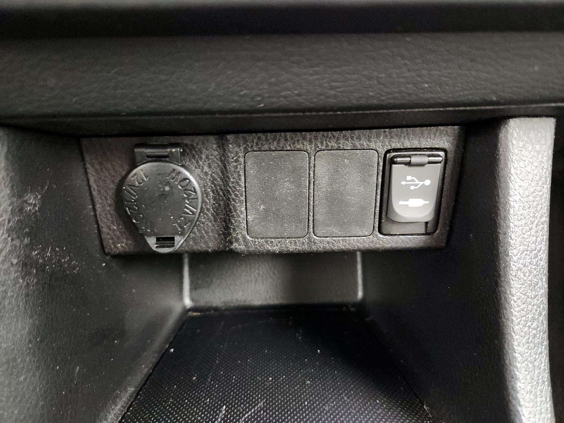 Thumbnail: 2015 Toyota Corolla - 16