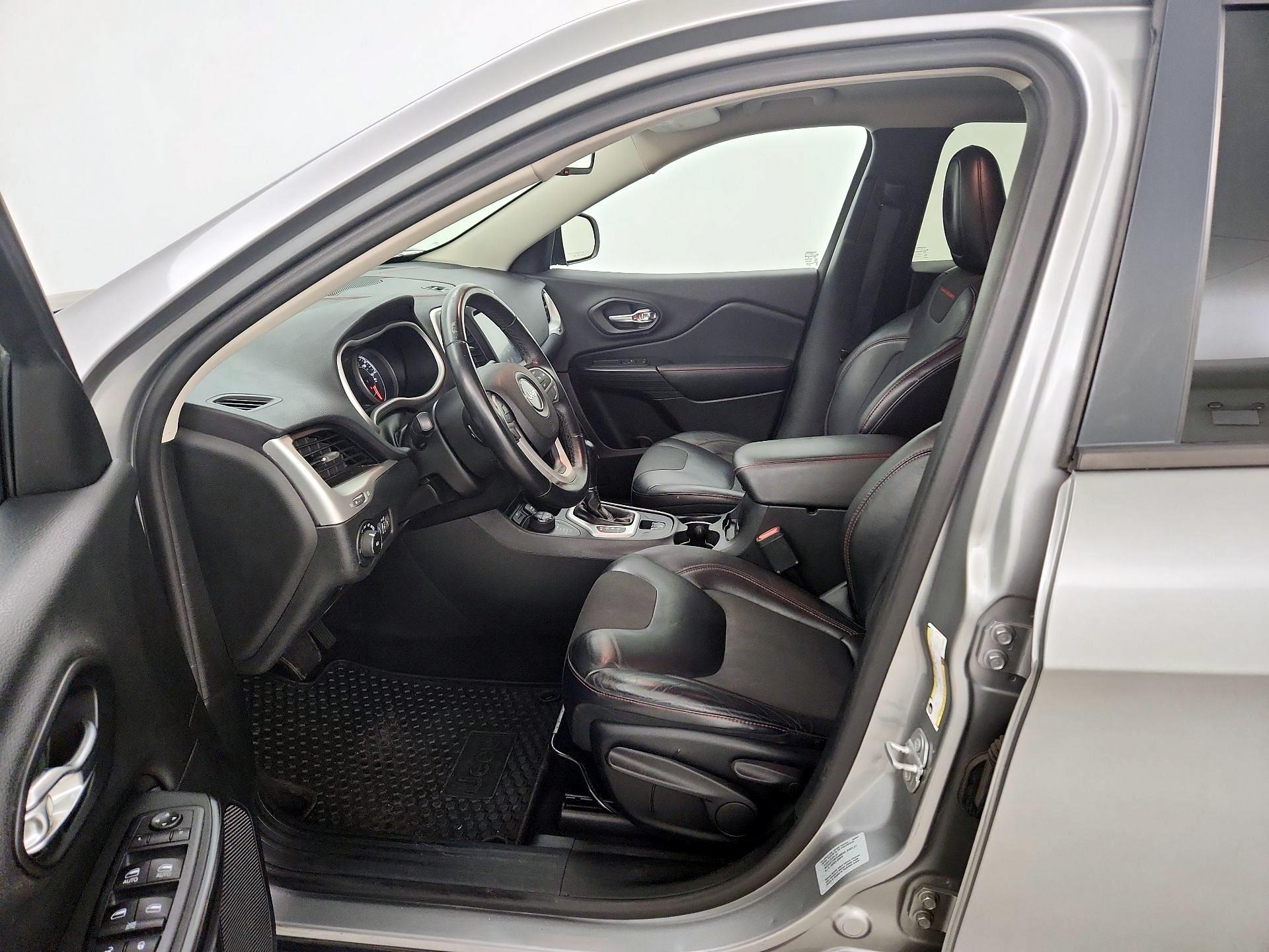 Thumbnail: 2017 Jeep Cherokee - 9