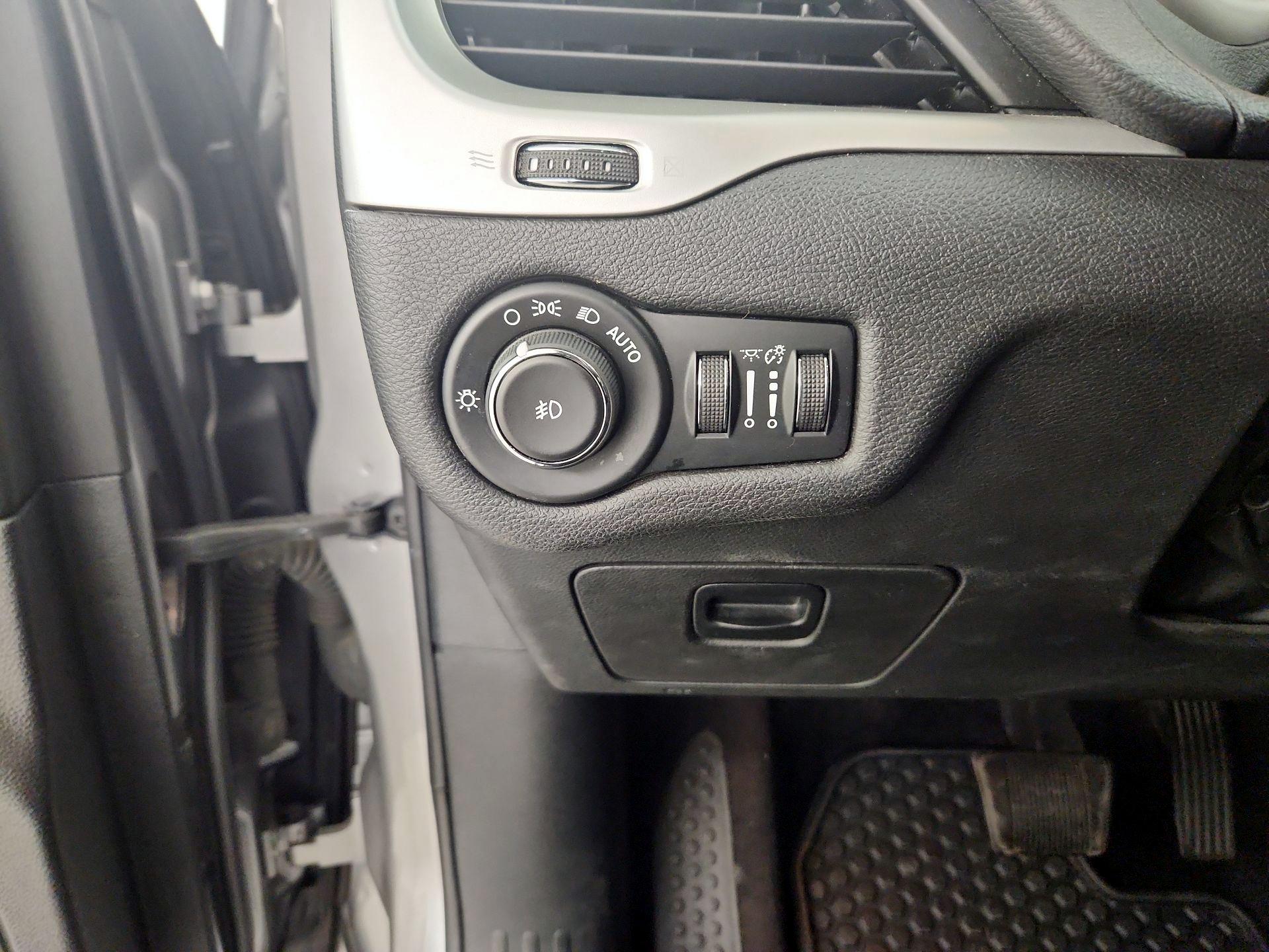 Thumbnail: 2017 Jeep Cherokee - 11