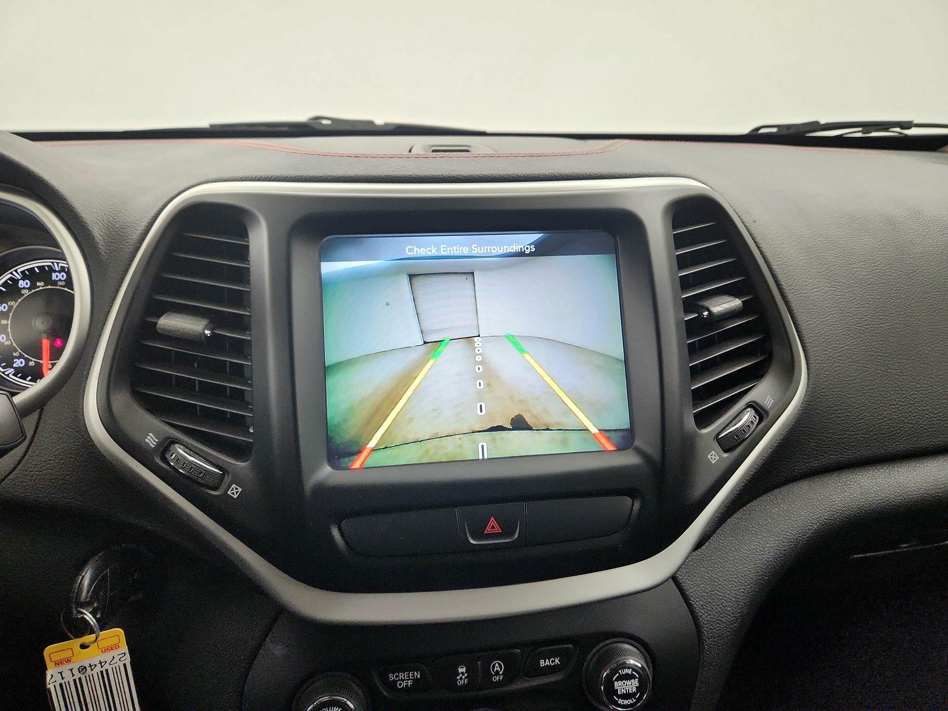 Thumbnail: 2017 Jeep Cherokee - 12