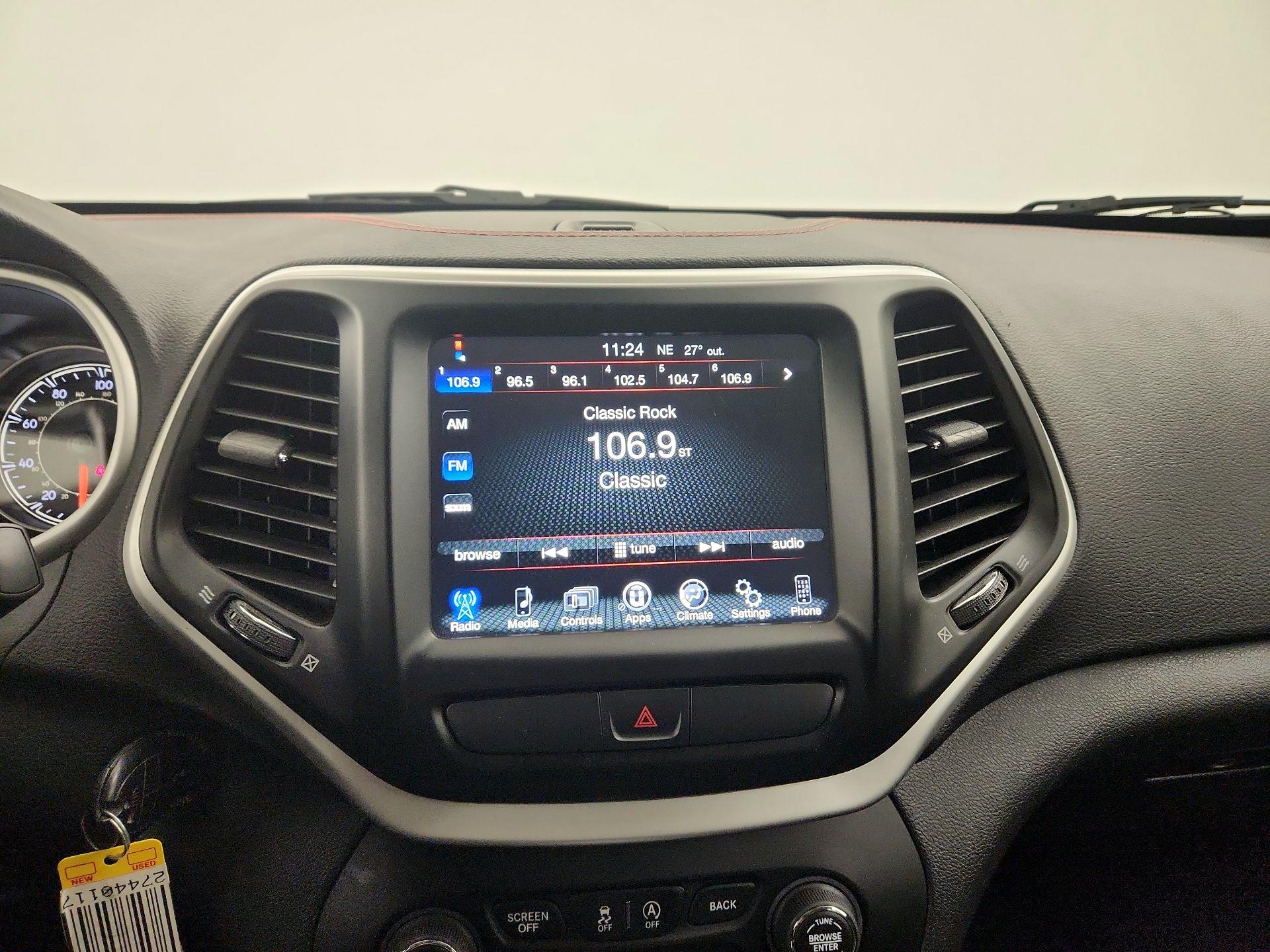 Thumbnail: 2017 Jeep Cherokee - 13