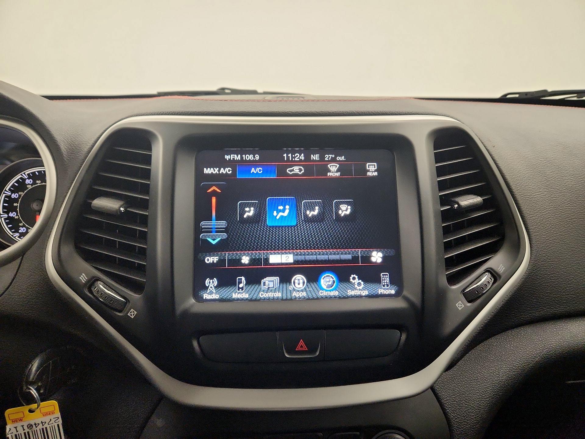 Thumbnail: 2017 Jeep Cherokee - 14