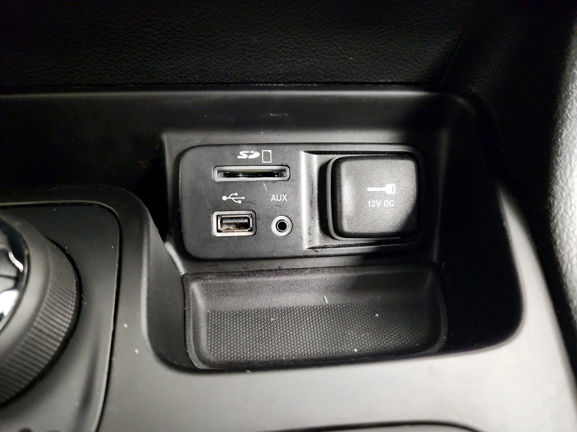 Thumbnail: 2017 Jeep Cherokee - 16