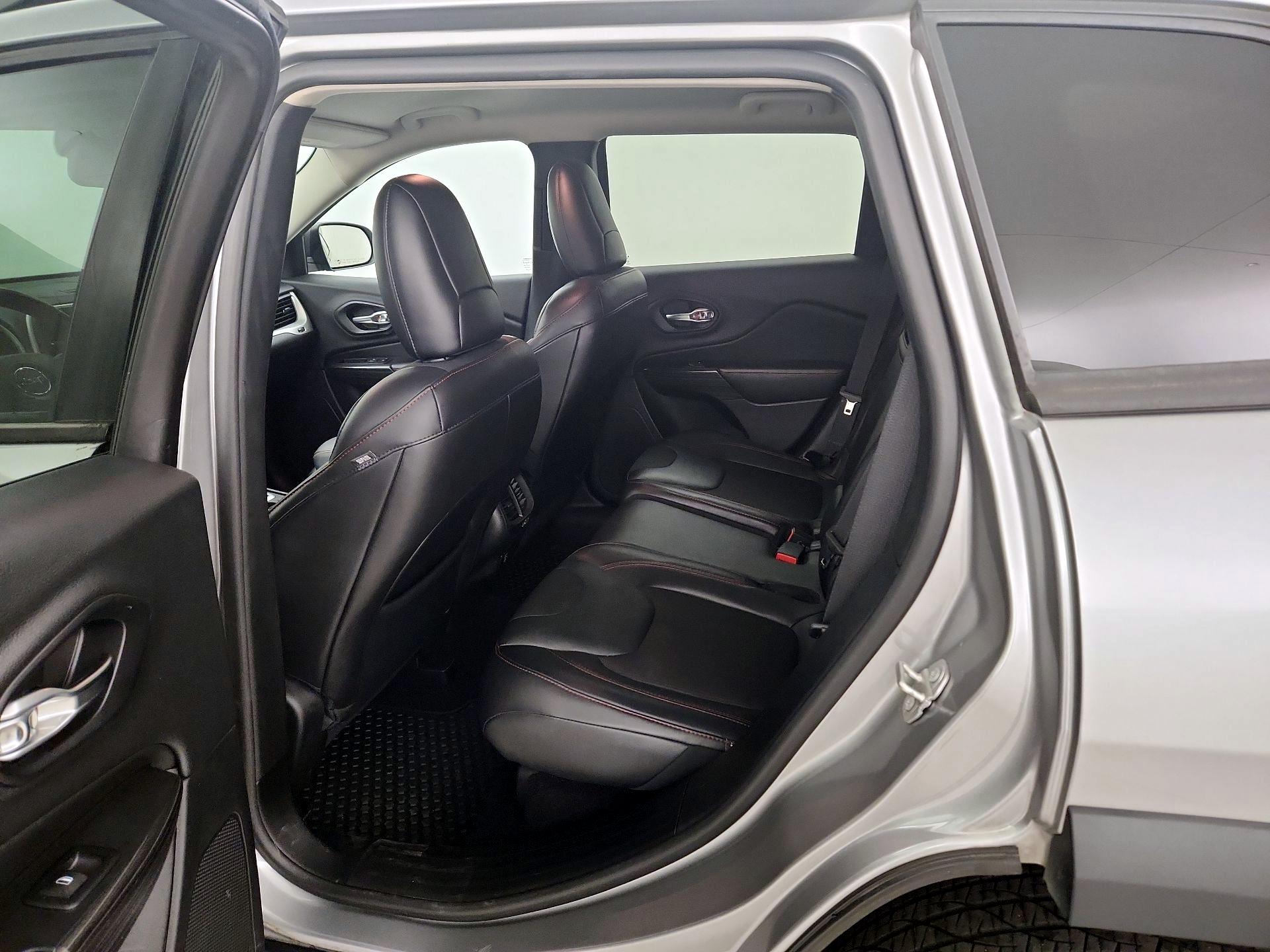 Thumbnail: 2017 Jeep Cherokee - 17