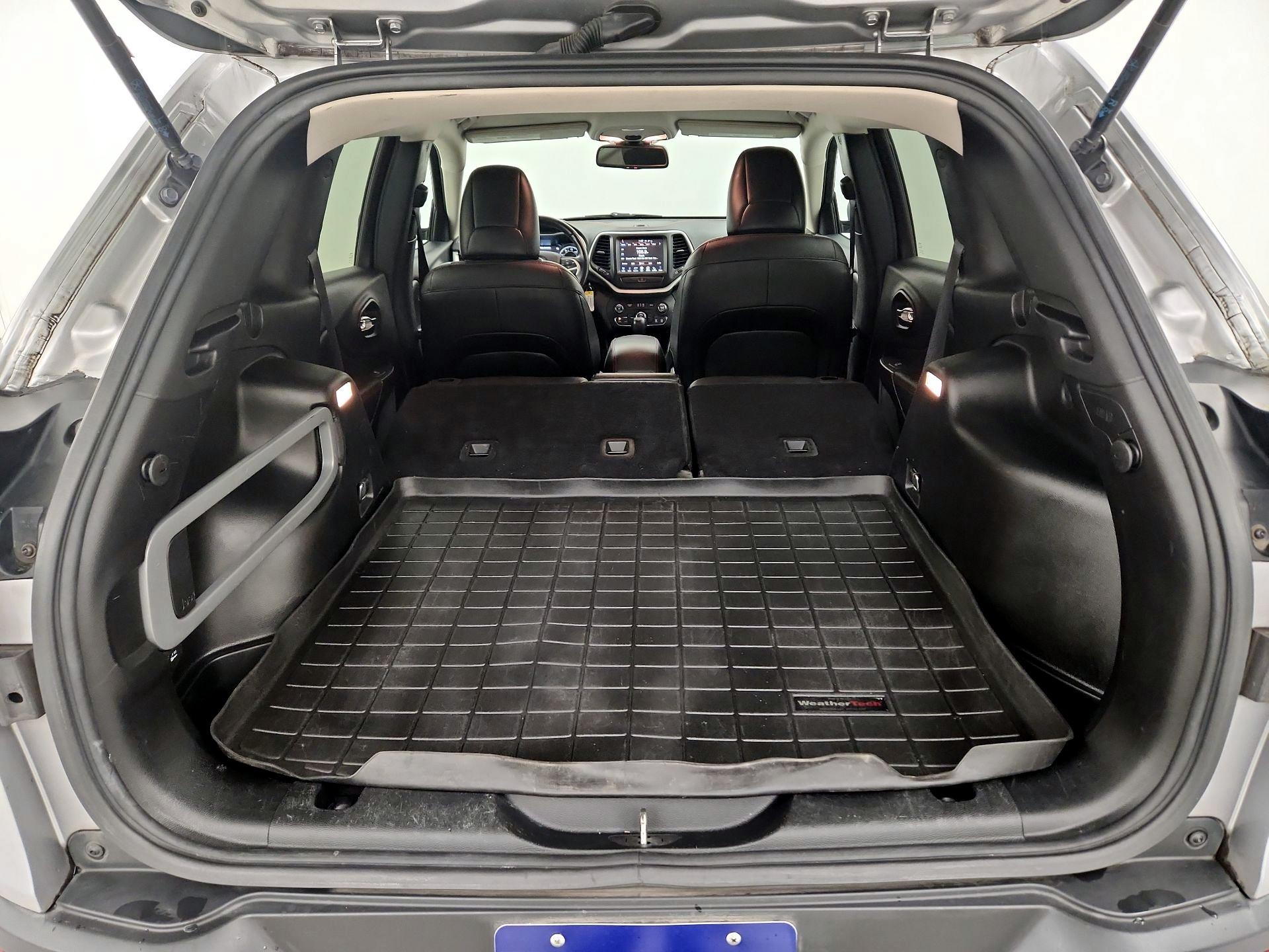 Thumbnail: 2017 Jeep Cherokee - 19