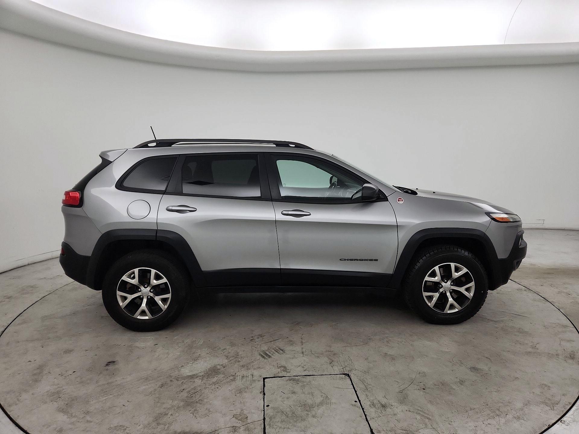 Thumbnail: 2017 Jeep Cherokee - 4