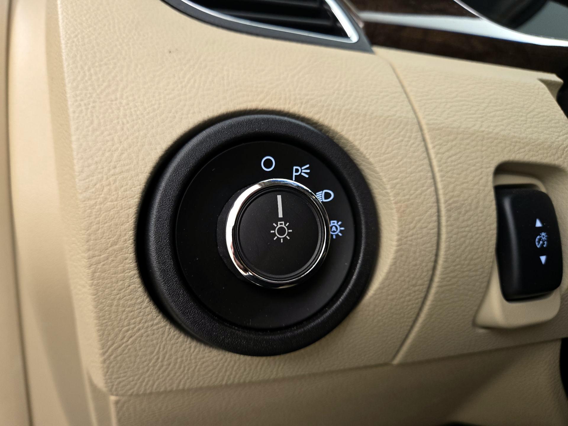 Thumbnail: 2014 Ford Taurus - 13