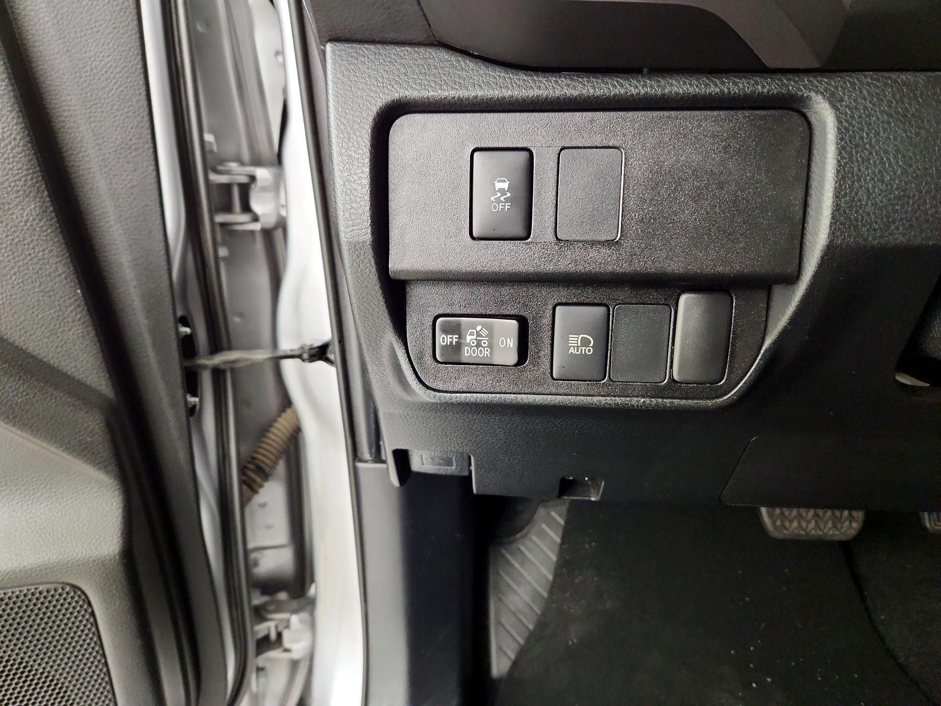 Thumbnail: 2021 Toyota Tacoma - 13