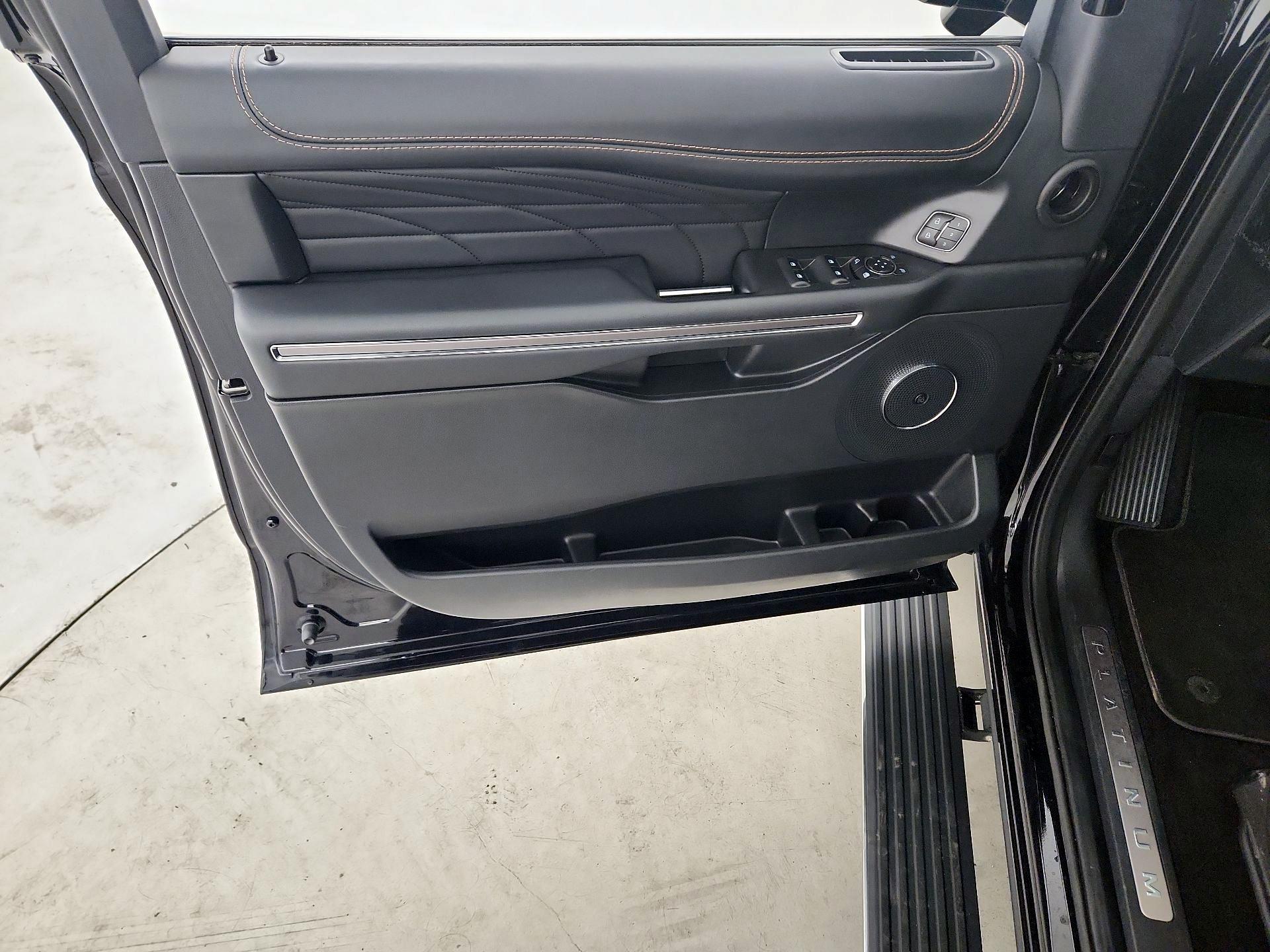 Thumbnail: 2023 Ford Expedition - 12