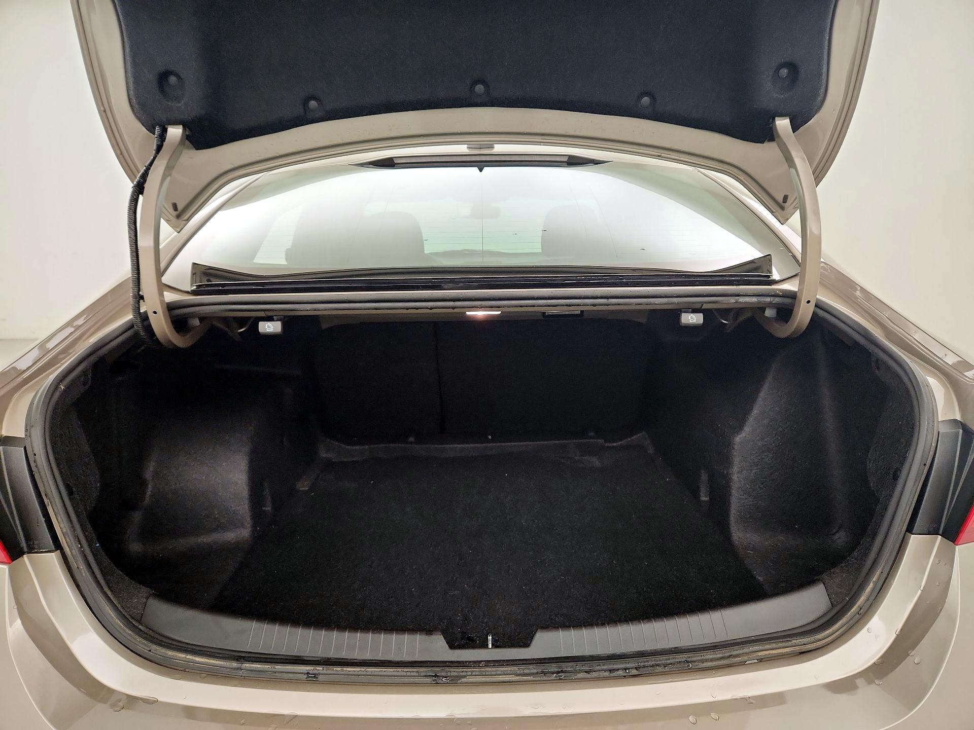 Thumbnail: 2022 Chevrolet Malibu - 20