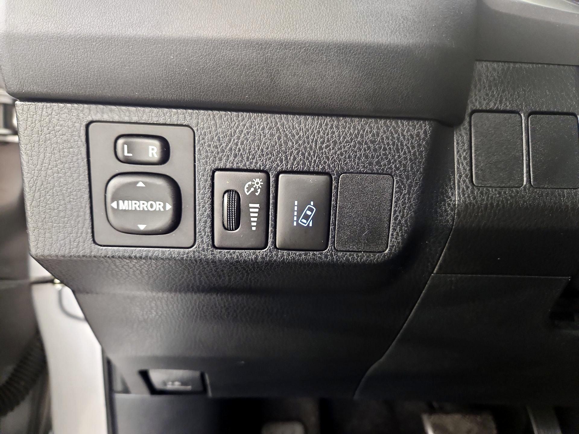 Thumbnail: 2018 Toyota RAV4 - 13