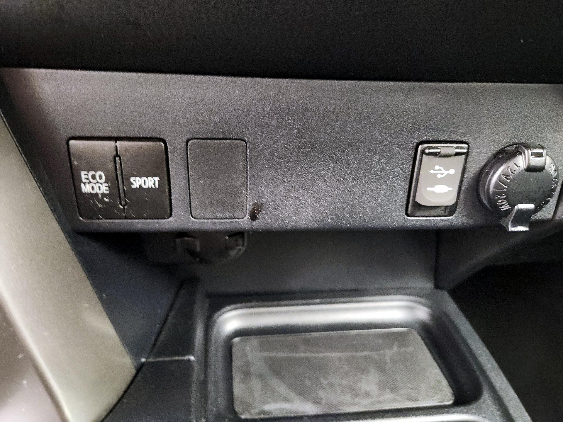 Thumbnail: 2018 Toyota RAV4 - 18