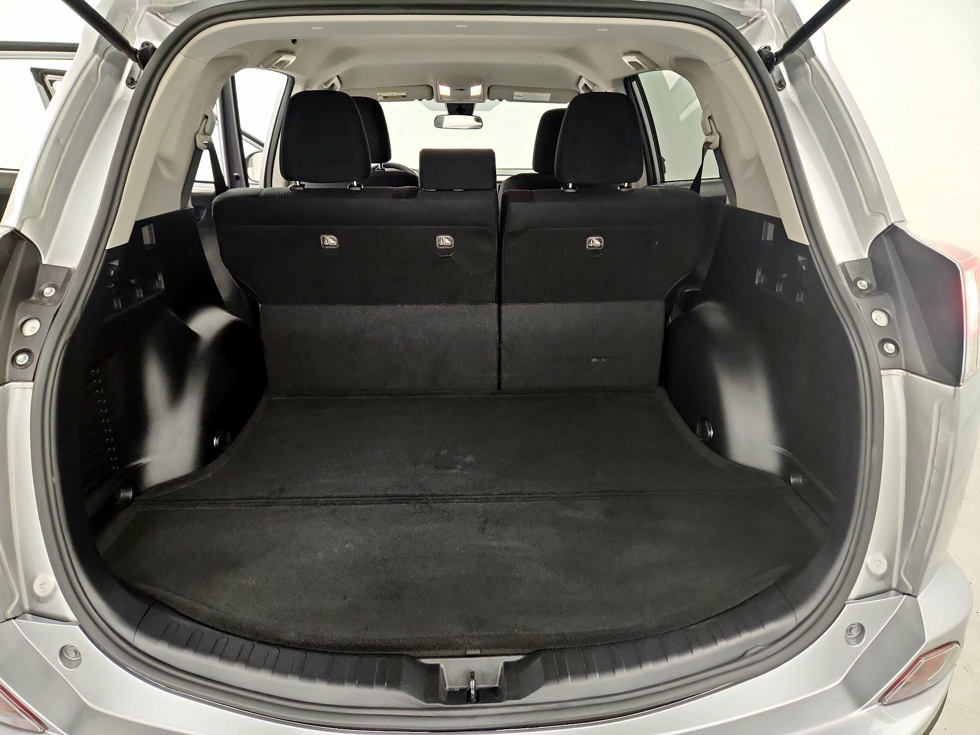 Thumbnail: 2018 Toyota RAV4 - 20