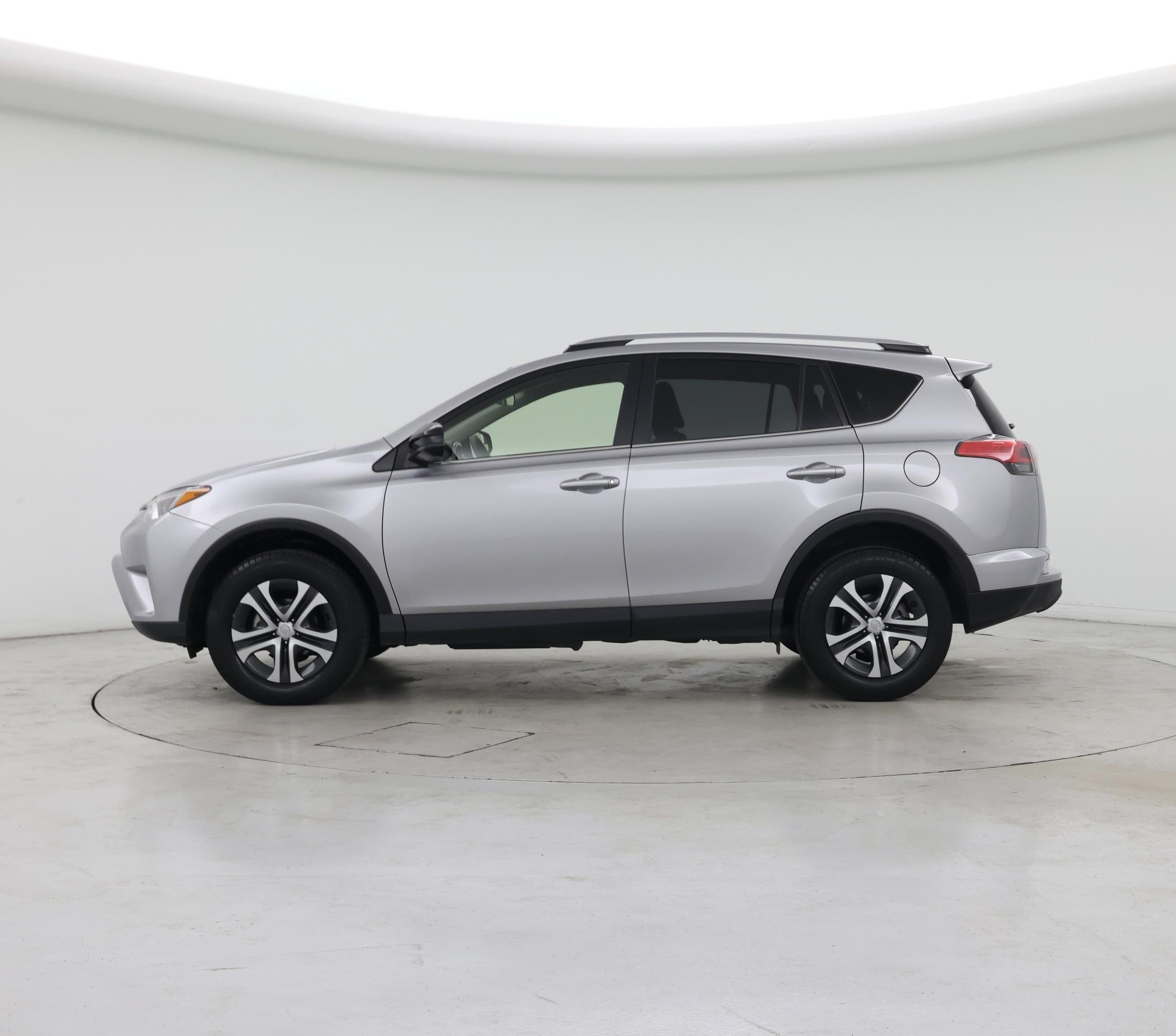 Thumbnail: 2018 Toyota RAV4 - 3