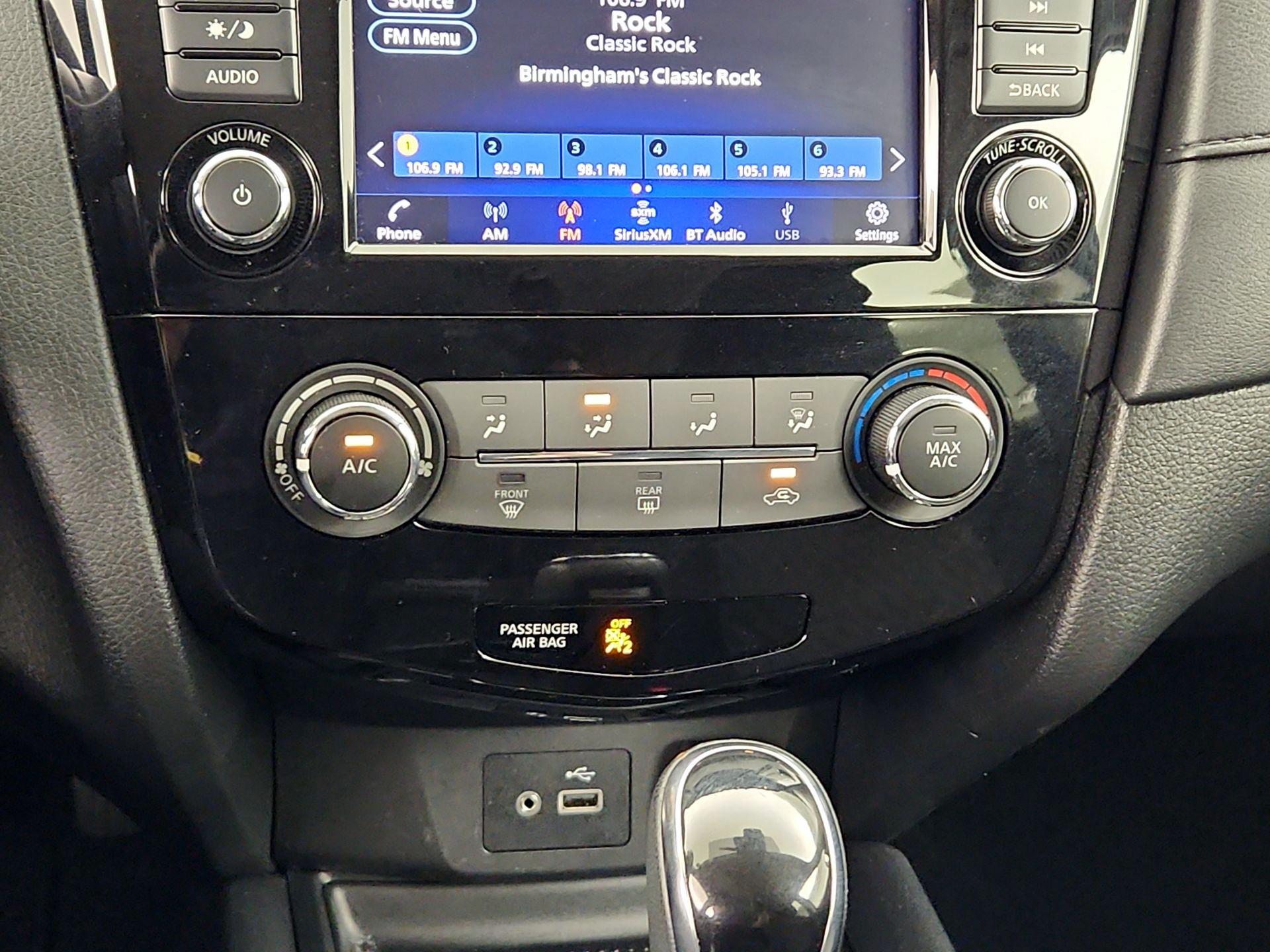 Thumbnail: 2019 Nissan Rogue - 16