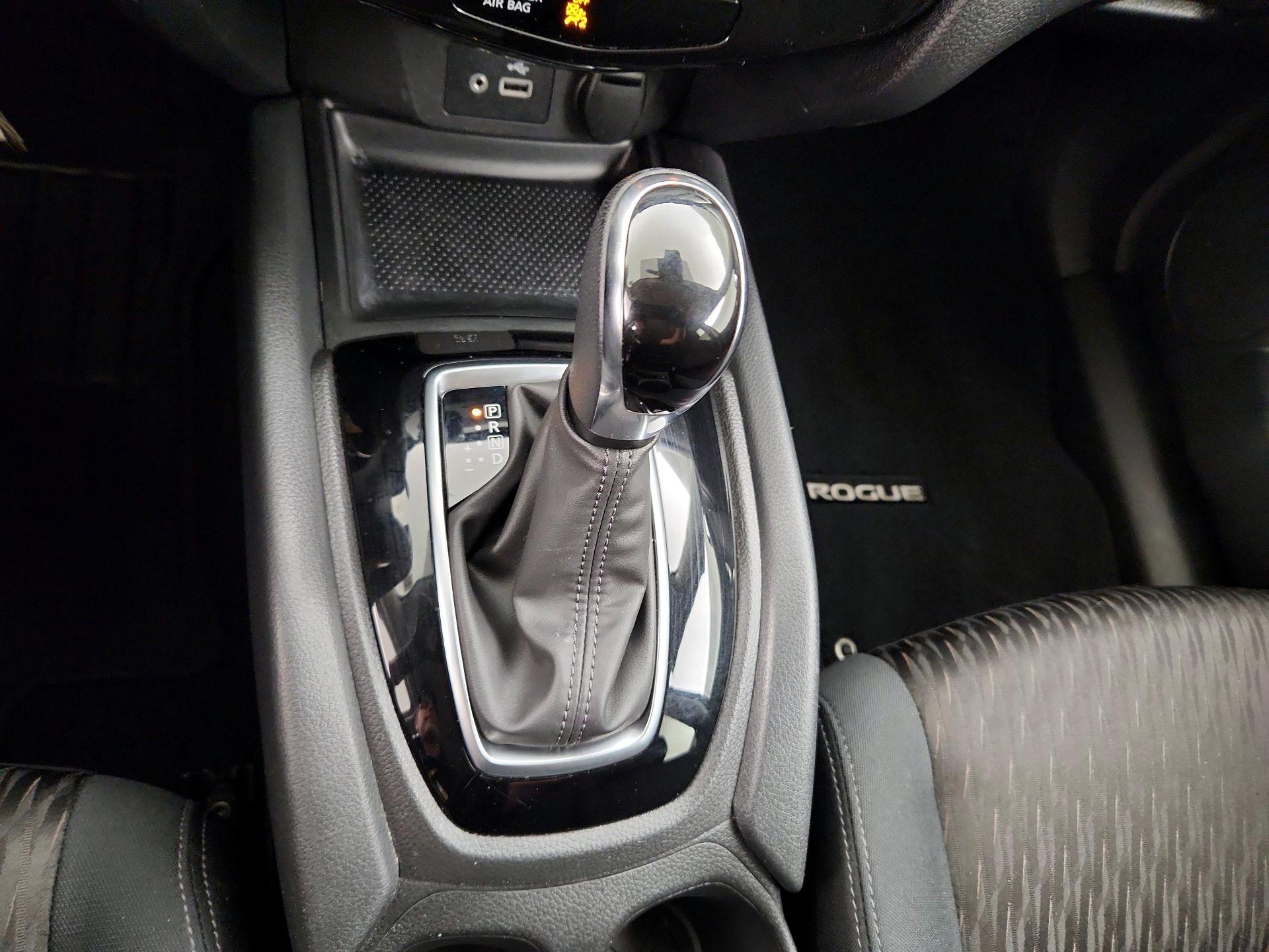 Thumbnail: 2019 Nissan Rogue - 17