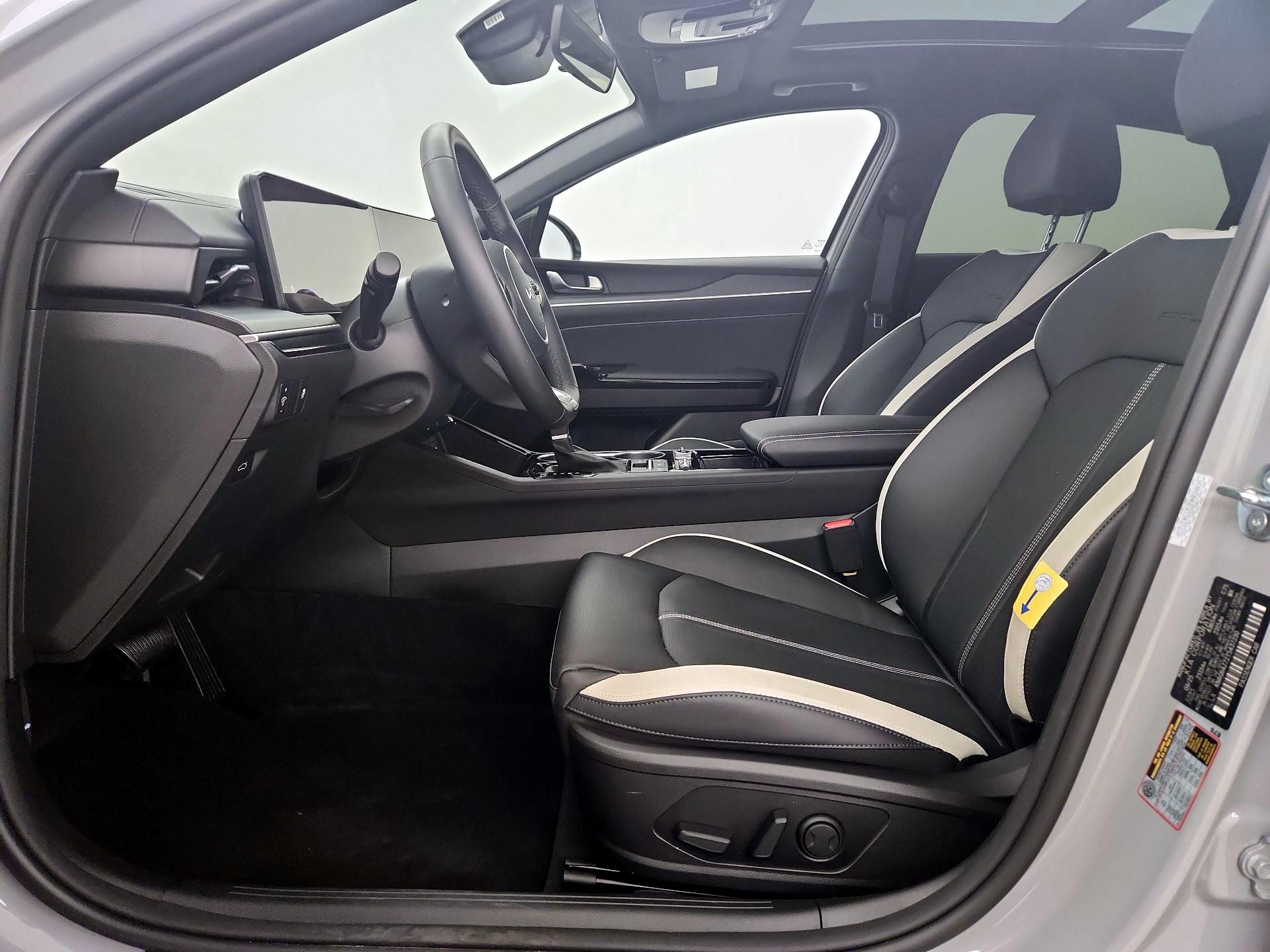 Thumbnail: 2026 Kia K5 - 11