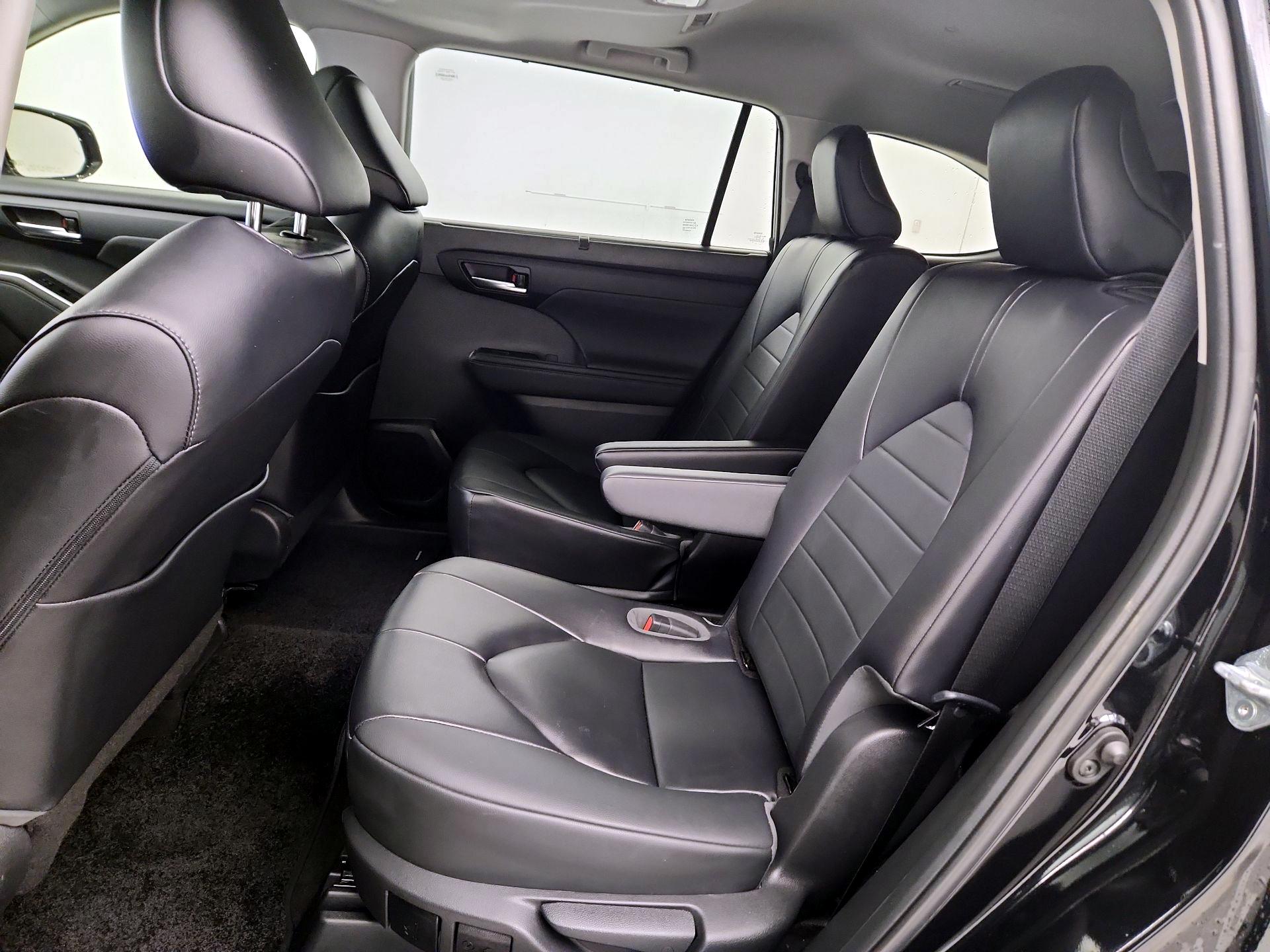 Thumbnail: 2023 Toyota Highlander - 18