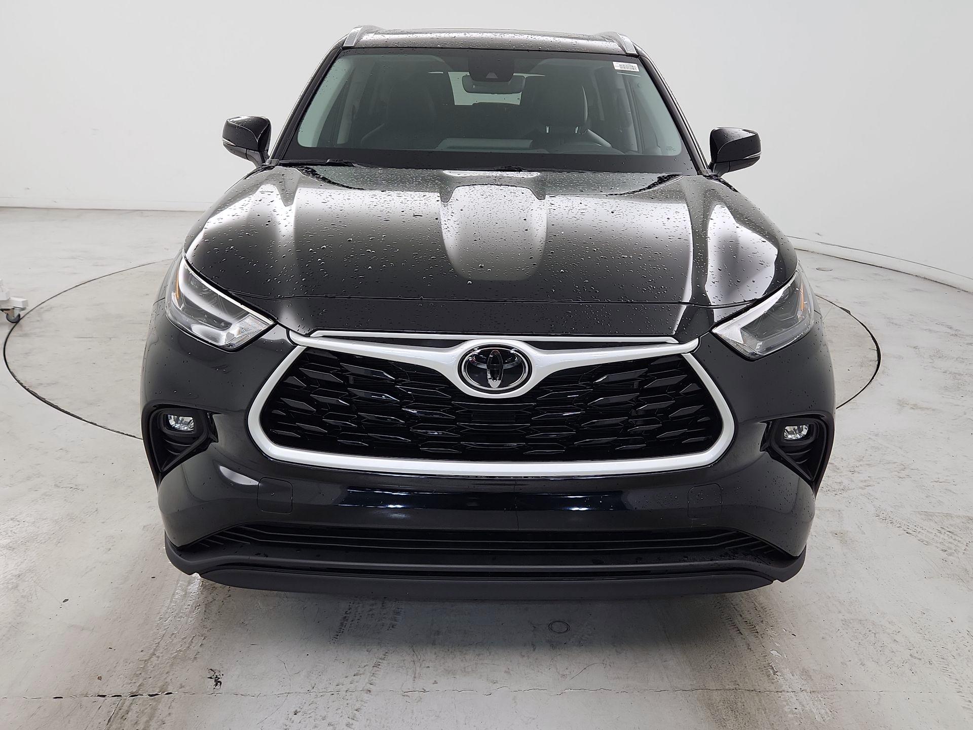 Thumbnail: 2023 Toyota Highlander - 2