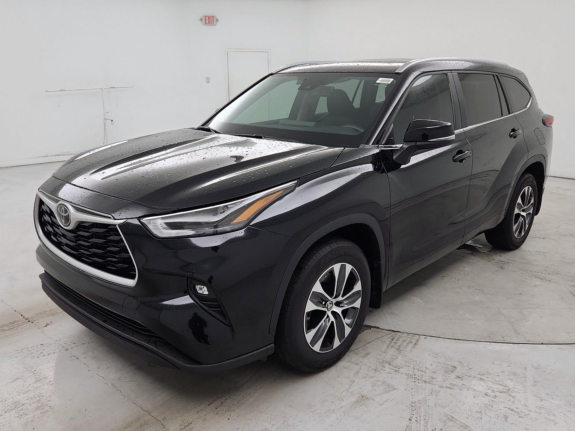Thumbnail: 2023 Toyota Highlander - 3