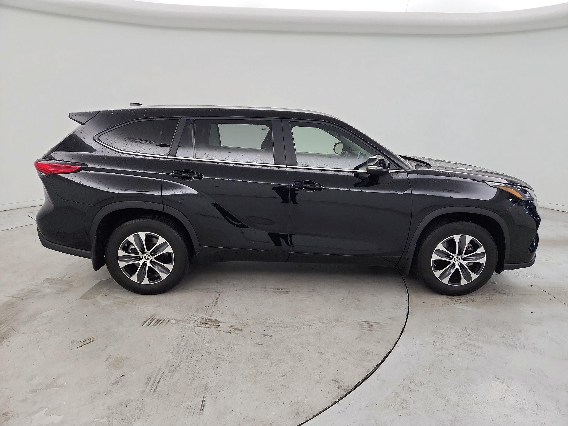 Thumbnail: 2023 Toyota Highlander - 4