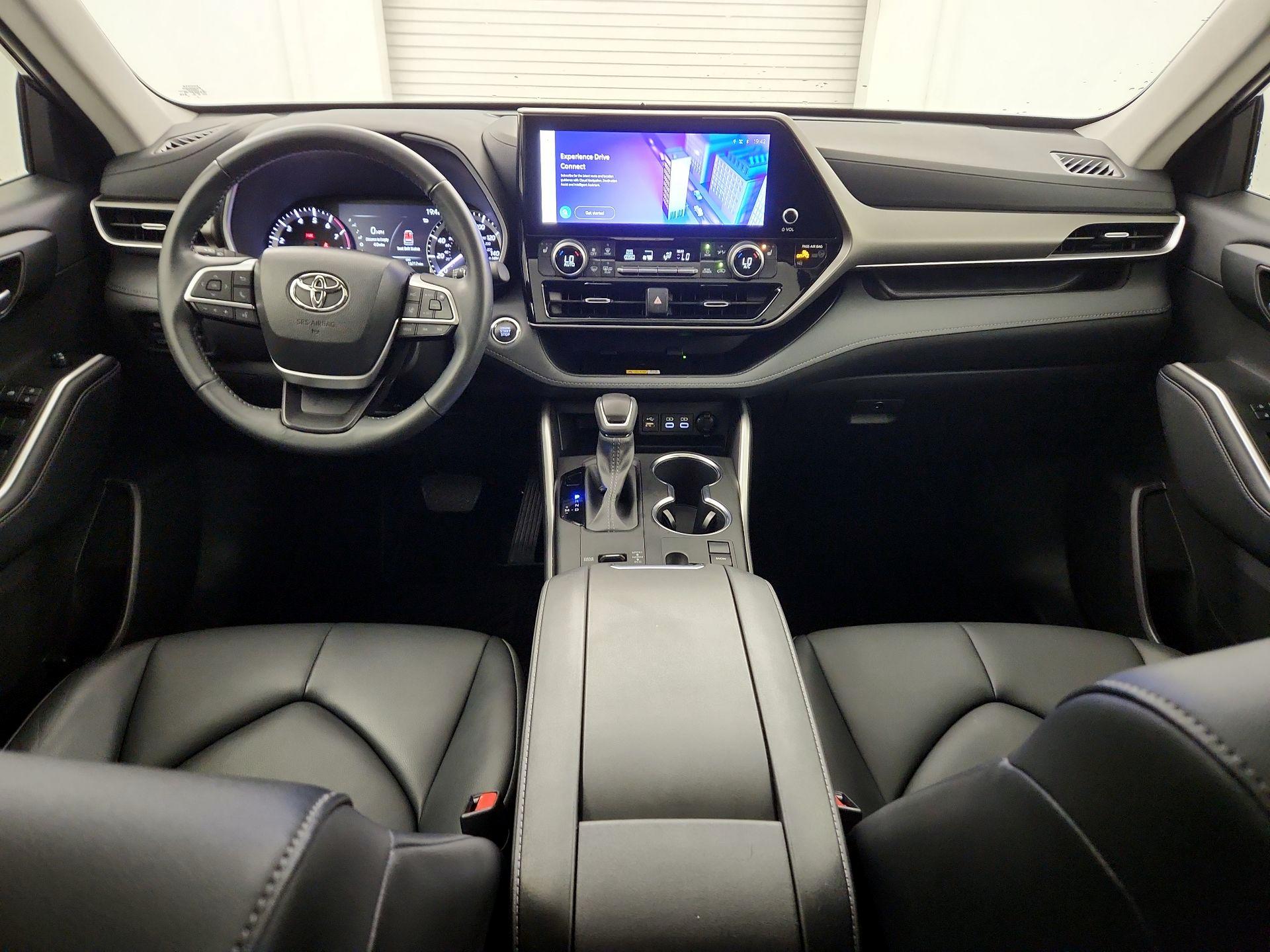 Thumbnail: 2023 Toyota Highlander - 8