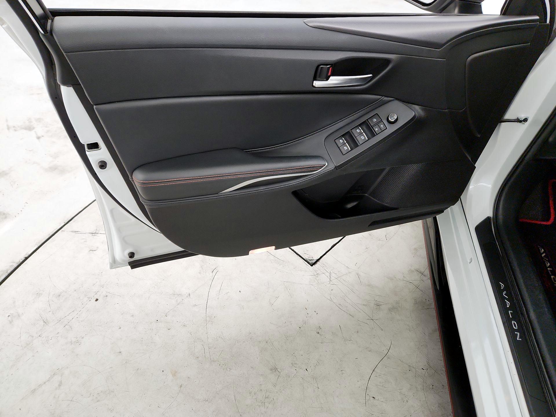Thumbnail: 2020 Toyota Avalon - 12