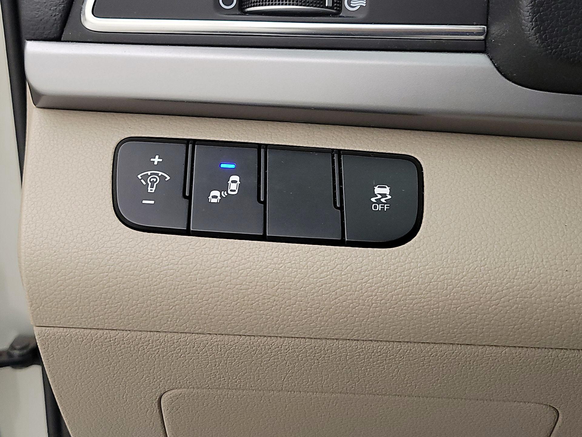 Thumbnail: 2017 Hyundai Elantra - 13