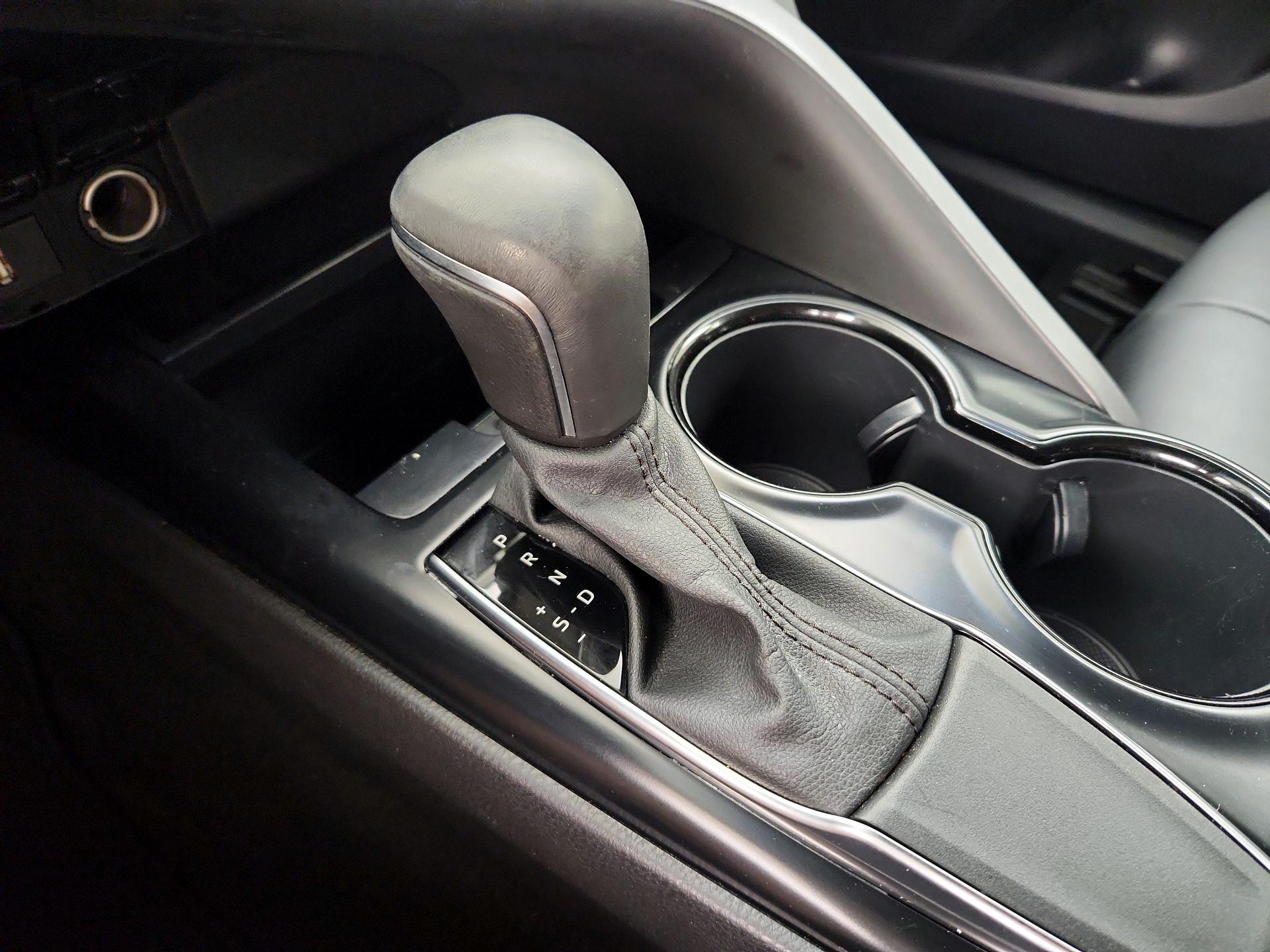 Thumbnail: 2020 Toyota Camry - 17