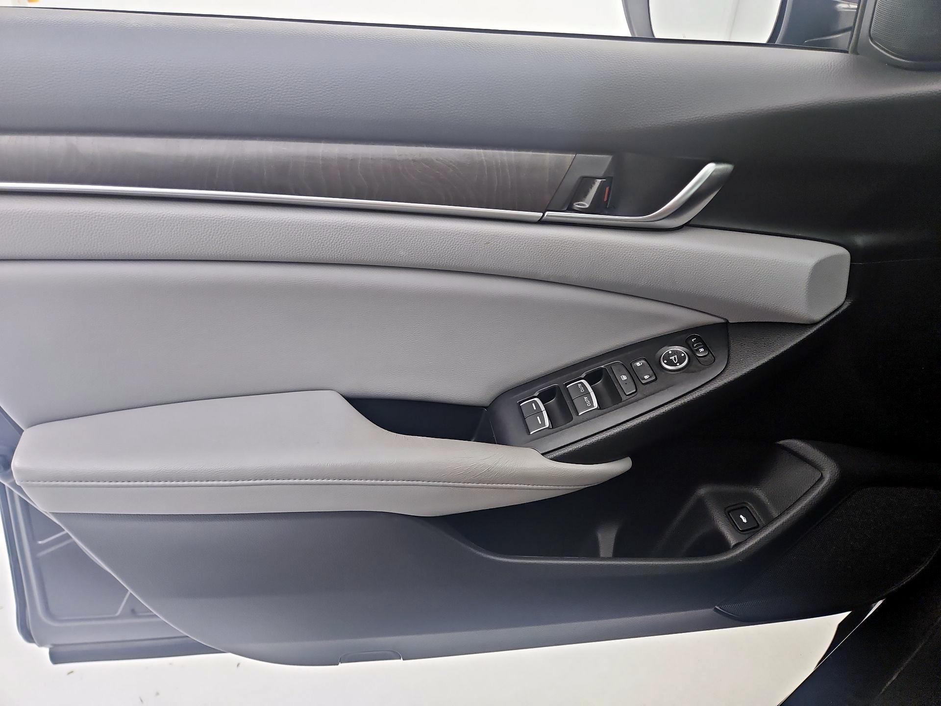 Thumbnail: 2018 Honda Accord - 10