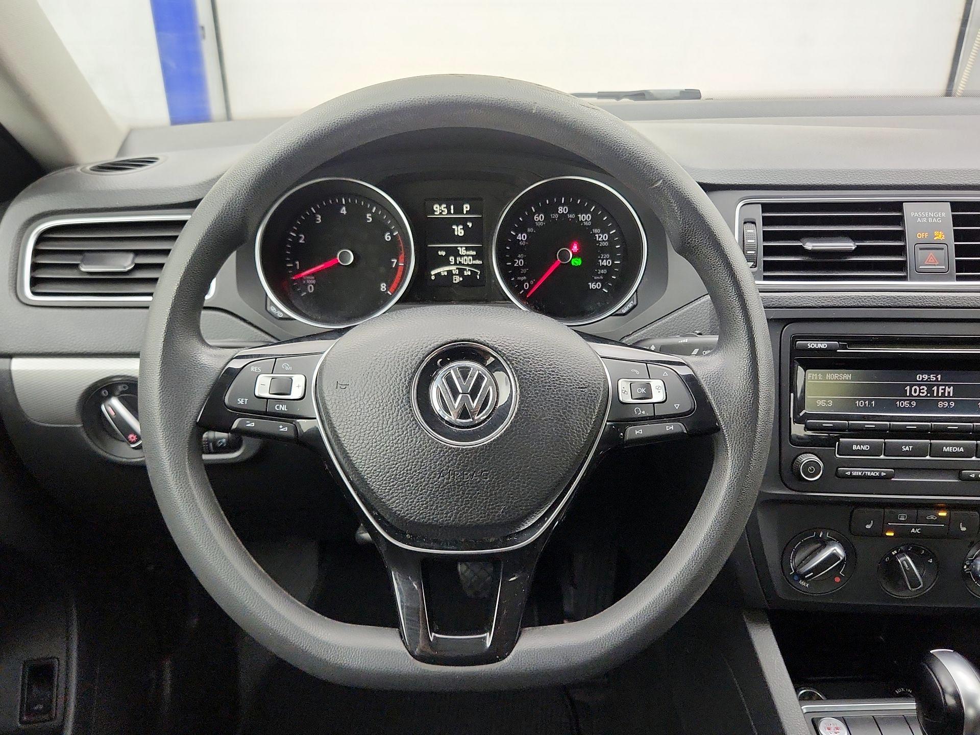 Thumbnail: 2015 Volkswagen Jetta - 10