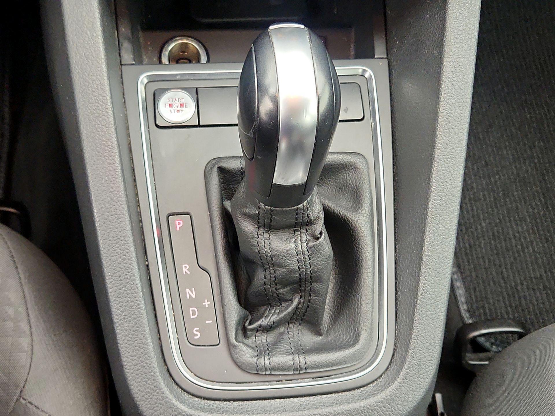 Thumbnail: 2015 Volkswagen Jetta - 16
