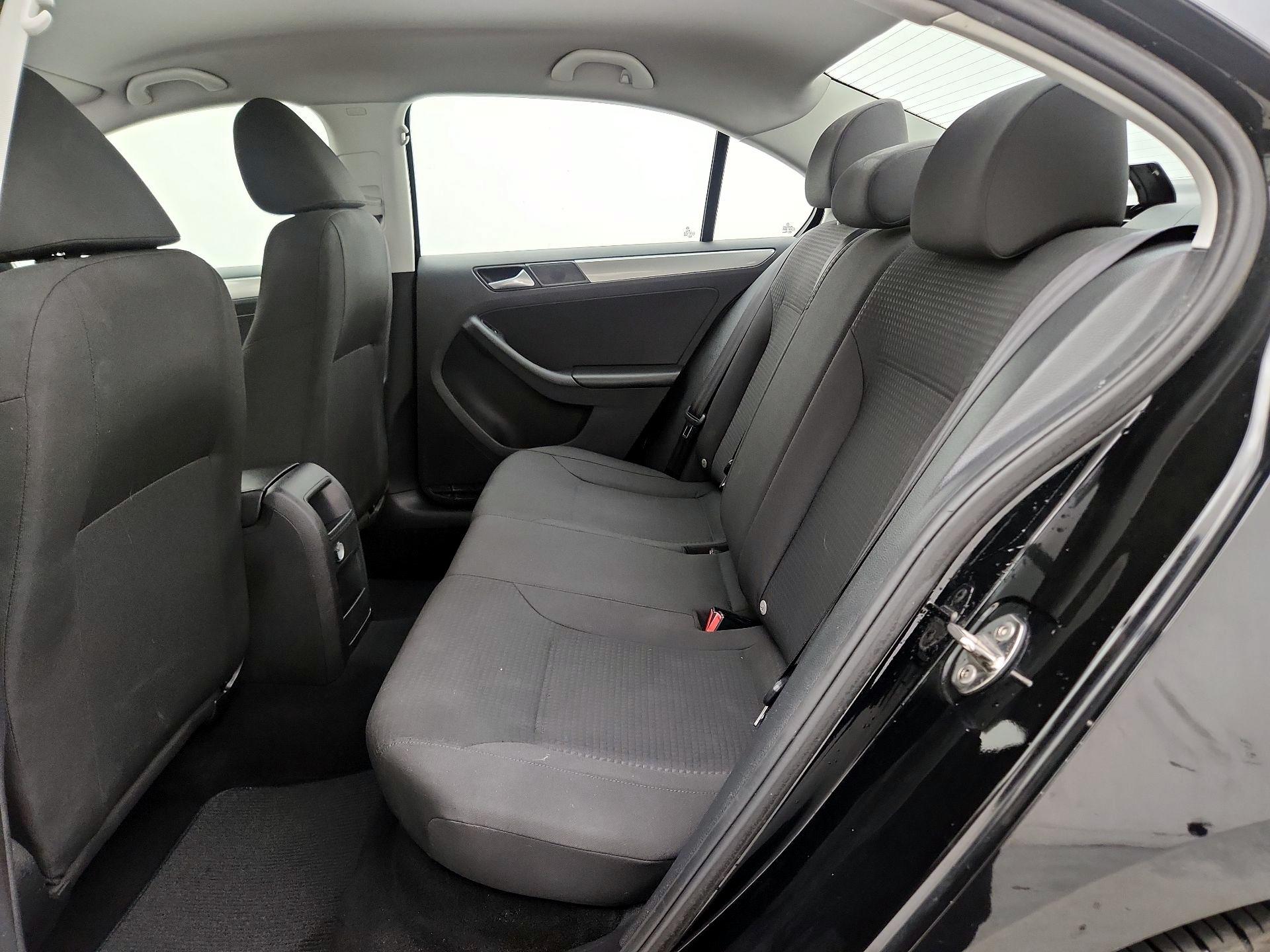 Thumbnail: 2015 Volkswagen Jetta - 18
