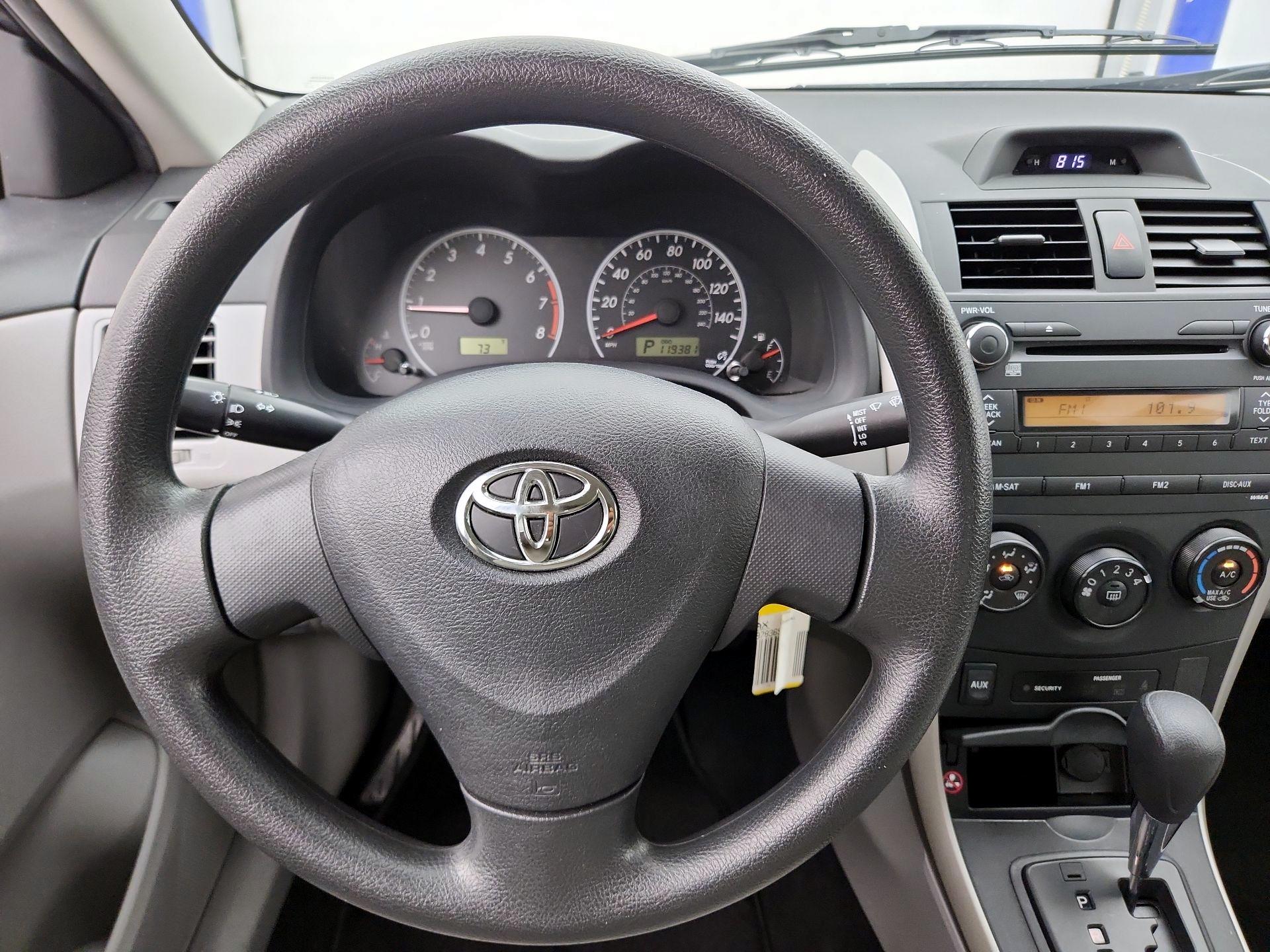 Thumbnail: 2013 Toyota Corolla - 10