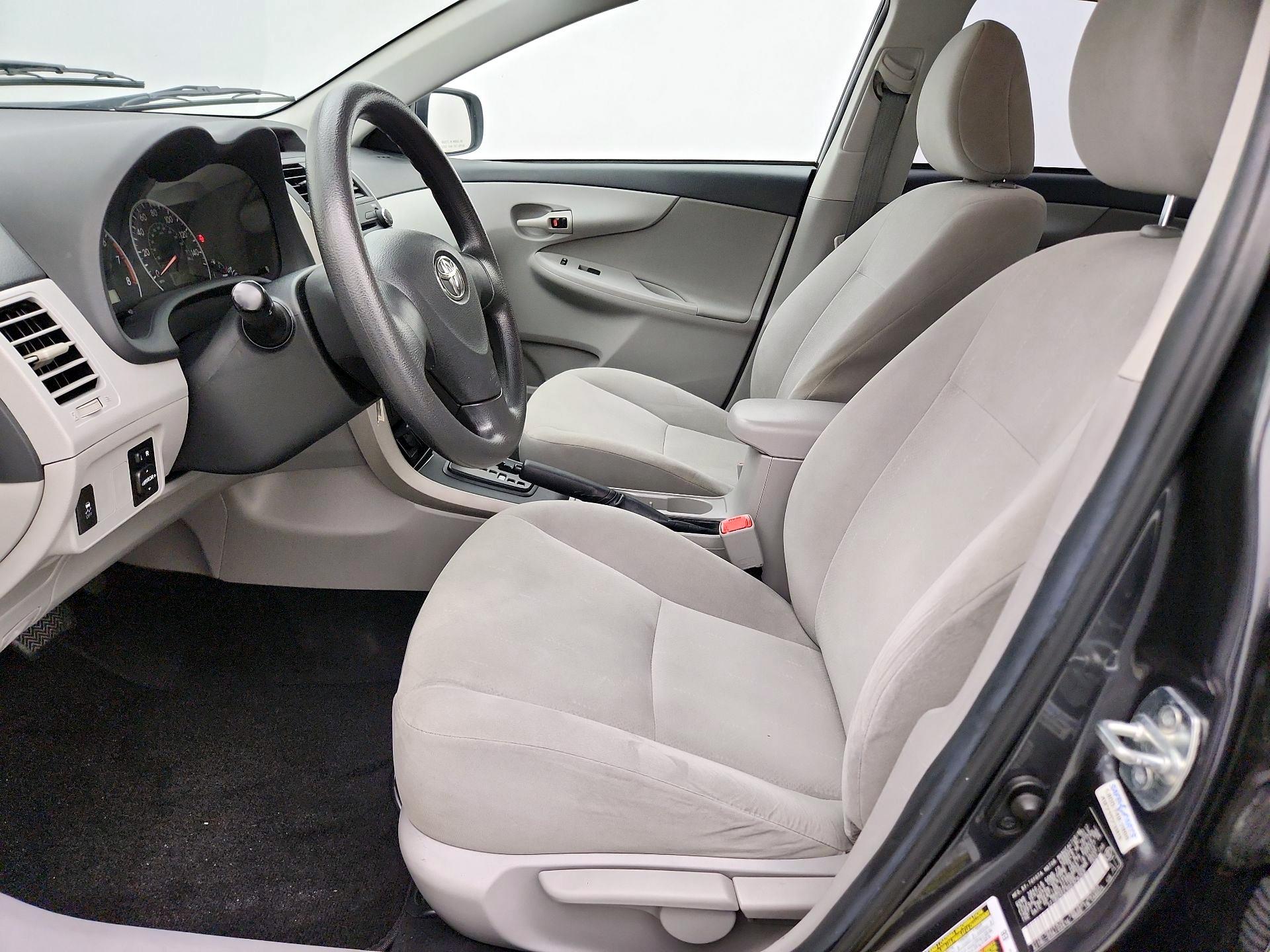 Thumbnail: 2013 Toyota Corolla - 11