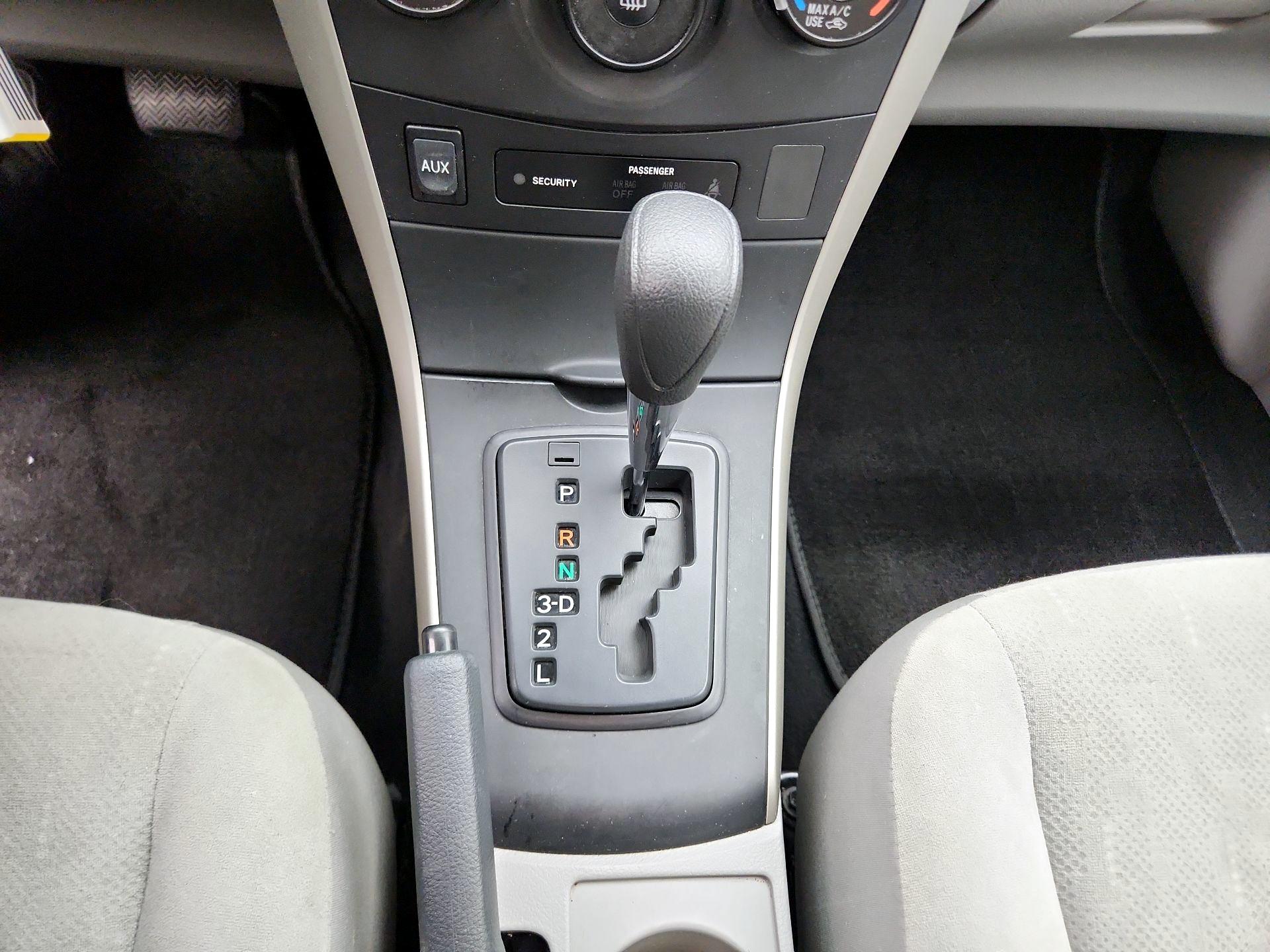 Thumbnail: 2013 Toyota Corolla - 16