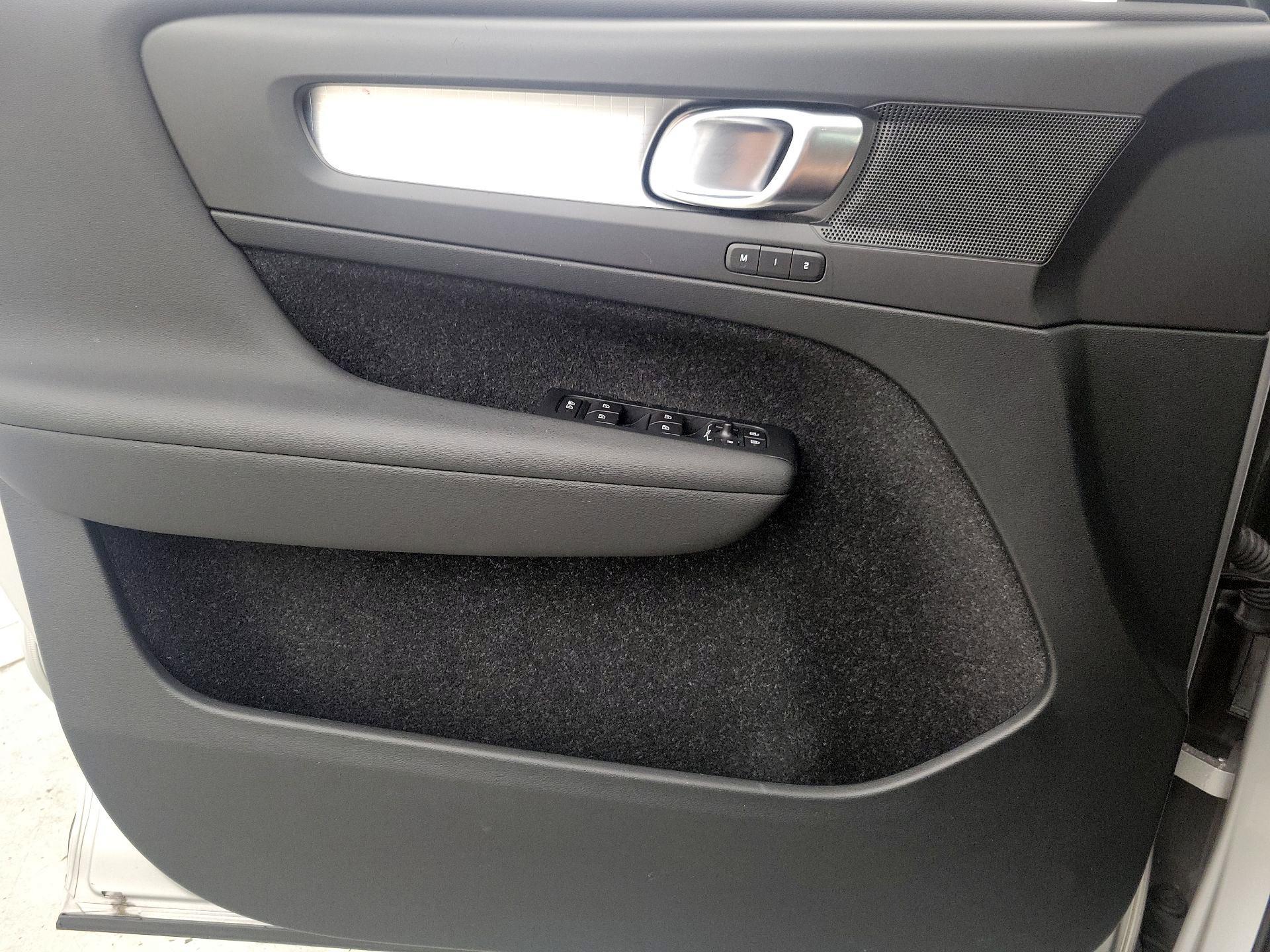 Thumbnail: 2019 Volvo XC40 - 12
