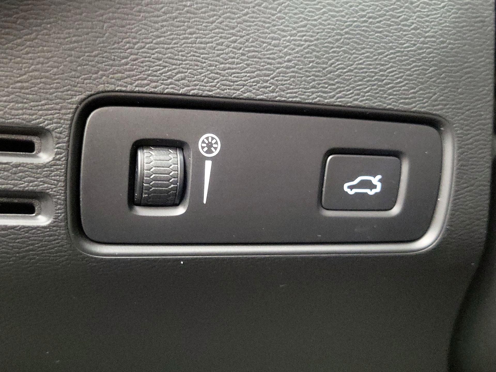Thumbnail: 2019 Volvo XC40 - 13