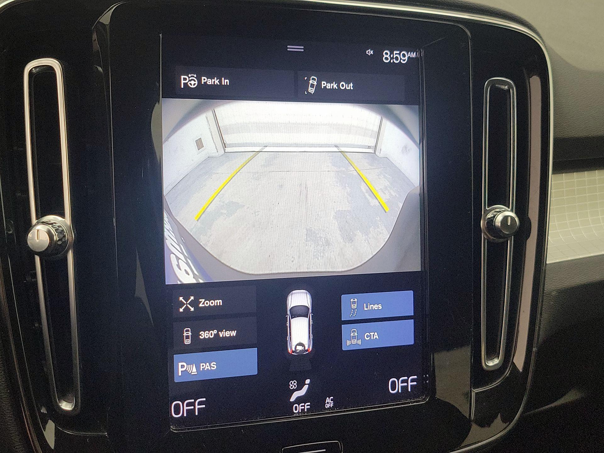 Thumbnail: 2019 Volvo XC40 - 14