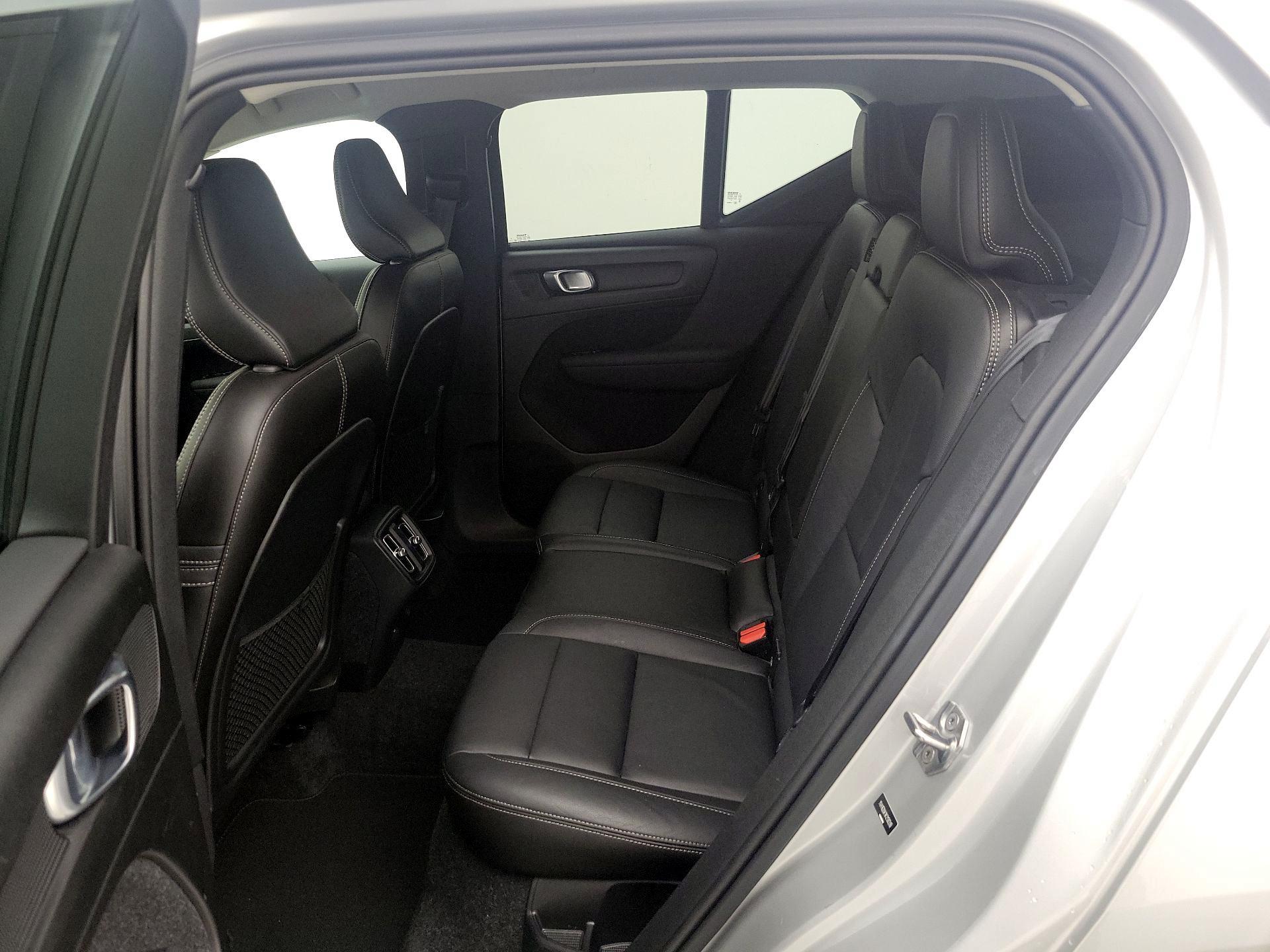 Thumbnail: 2019 Volvo XC40 - 19