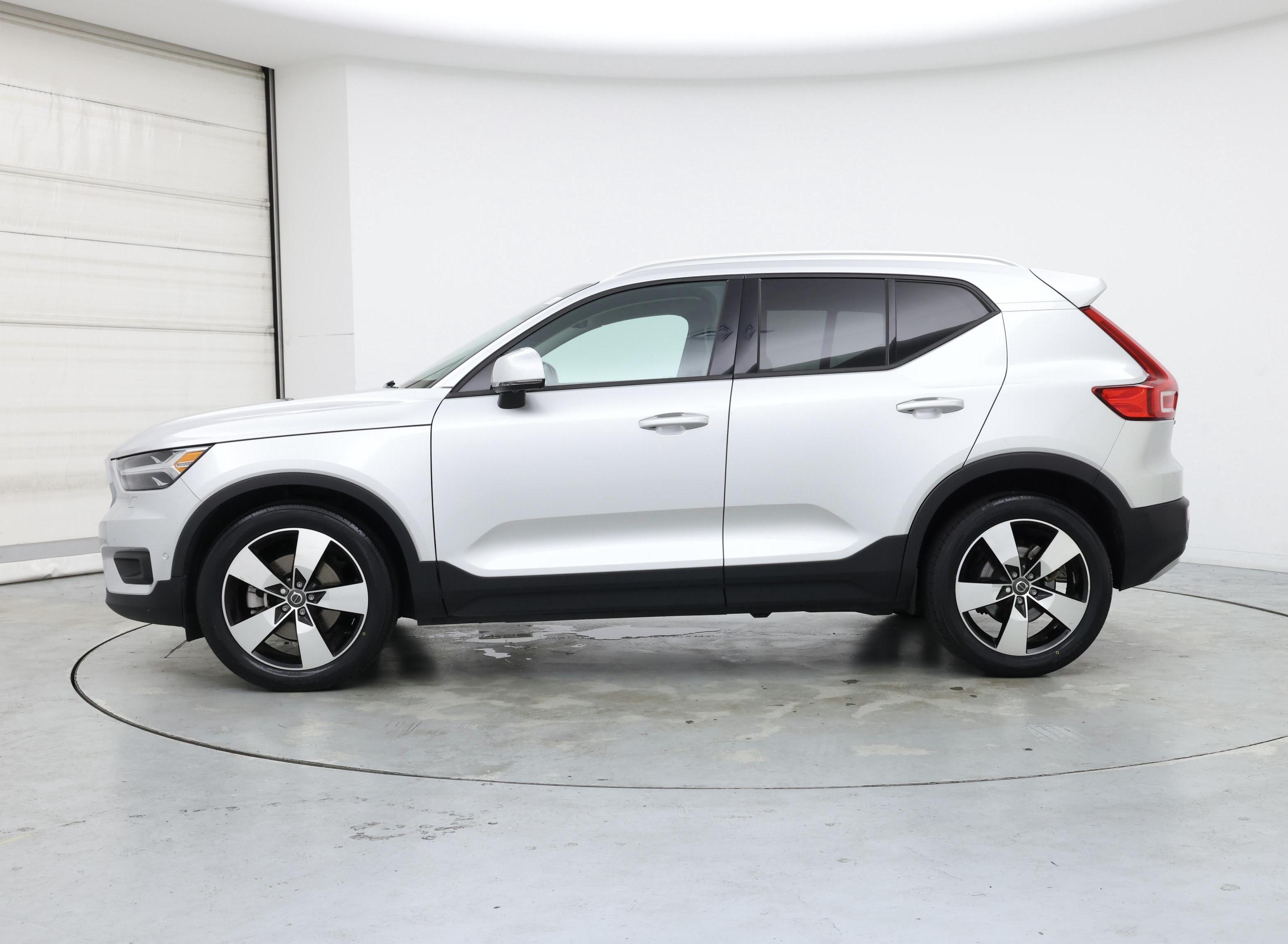 Thumbnail: 2019 Volvo XC40 - 3