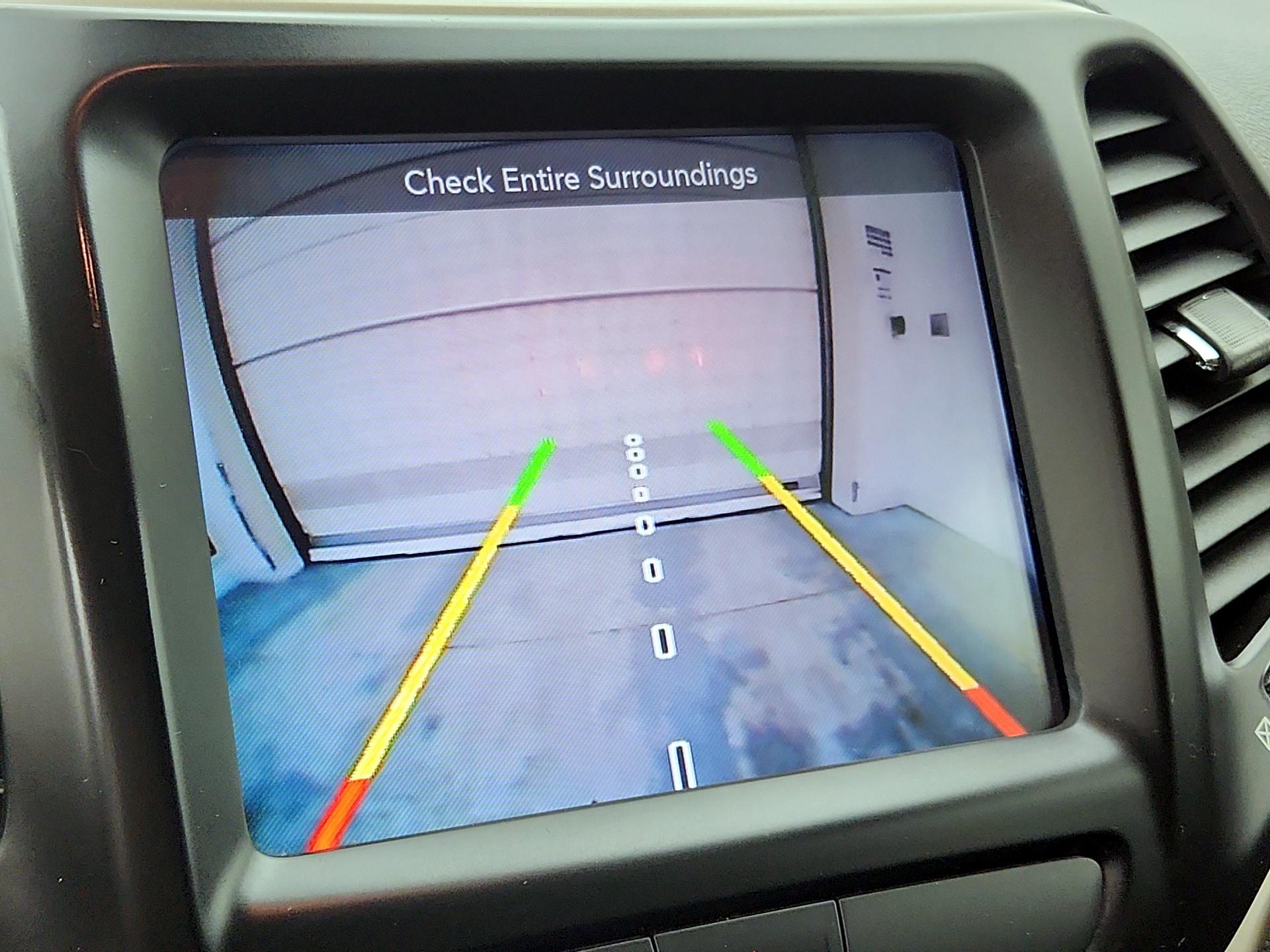 Thumbnail: 2016 Jeep Cherokee - 14