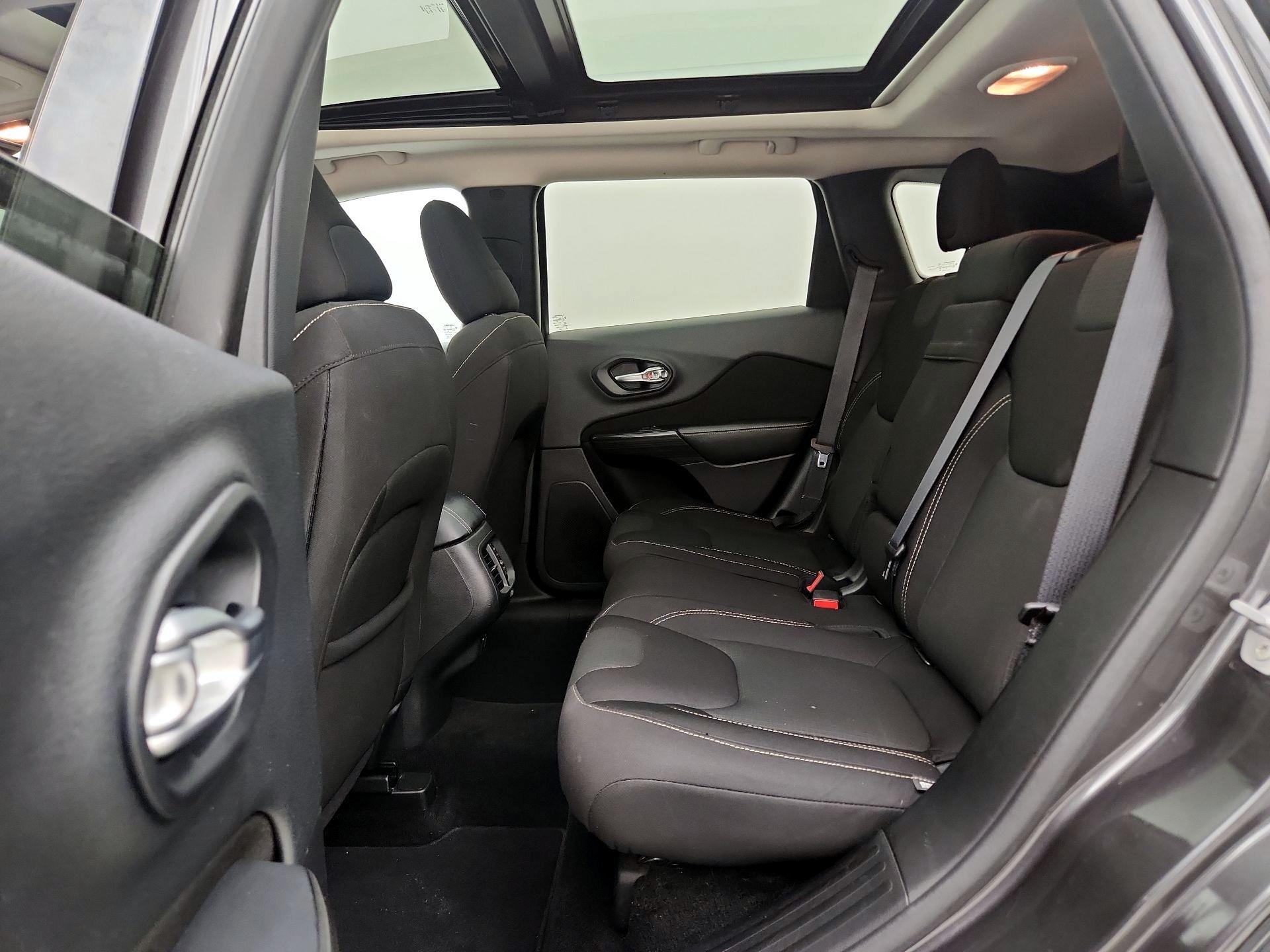 Thumbnail: 2016 Jeep Cherokee - 20