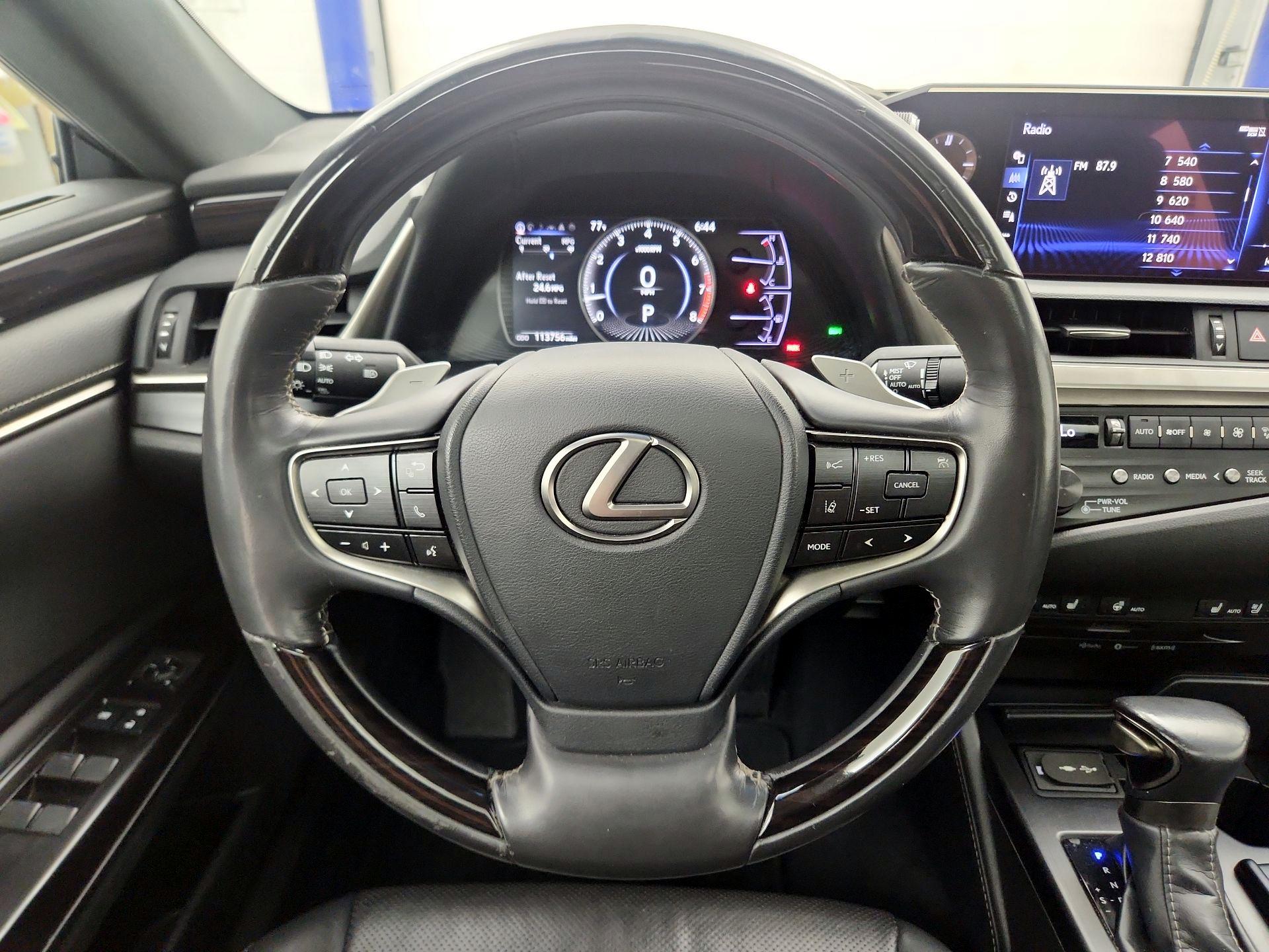 Thumbnail: 2019 Lexus ES - 10